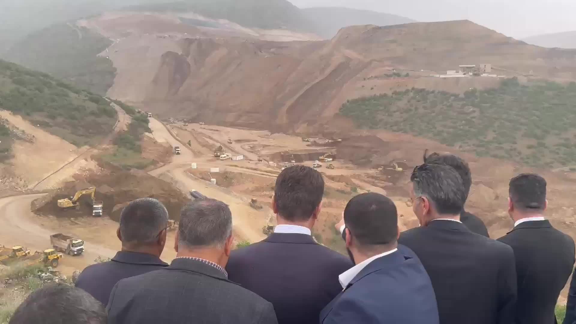 MUSTAFA SARIGÜL İLİÇ’TE: “5 MADENCİMİZE ULAŞMA ÇALIŞMALARI SÜRÜYOR”