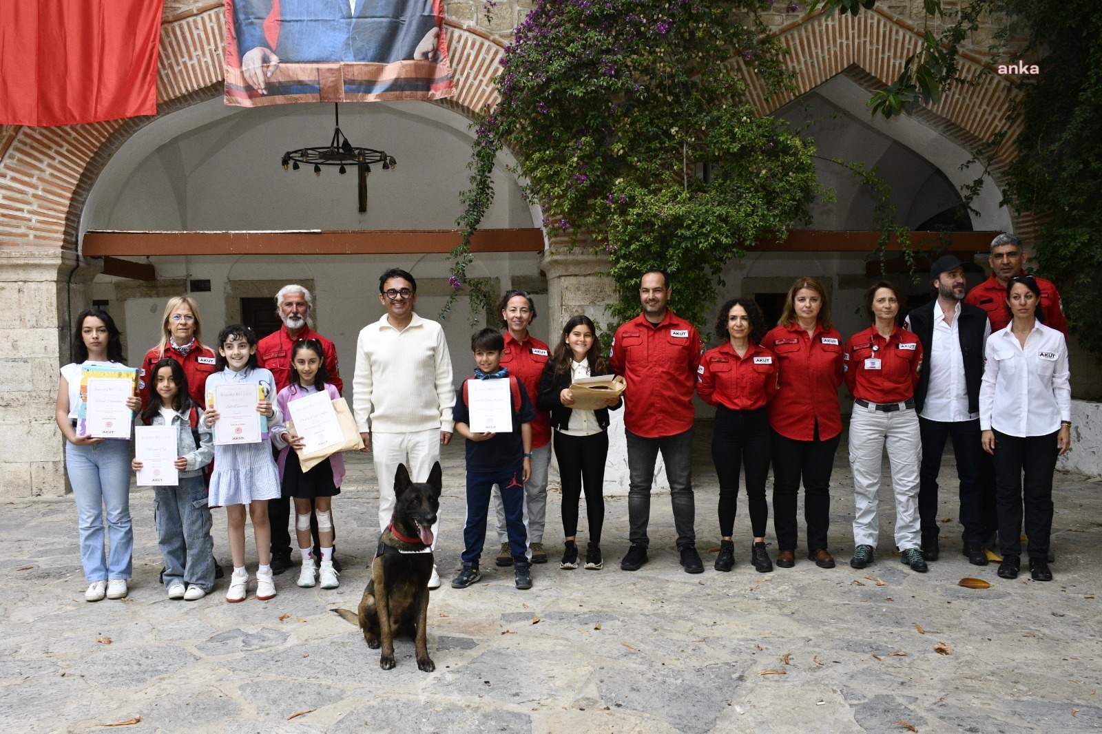 AKUT KUŞADASI EKİBİNİN DÜZENLEDİĞİ ‘HAYDİ GENÇLER, HAYDİ ÇOCUKLAR AKUT İLE EL ELE’ YARIŞMASINDA ÖDÜLLER VERİLDİ