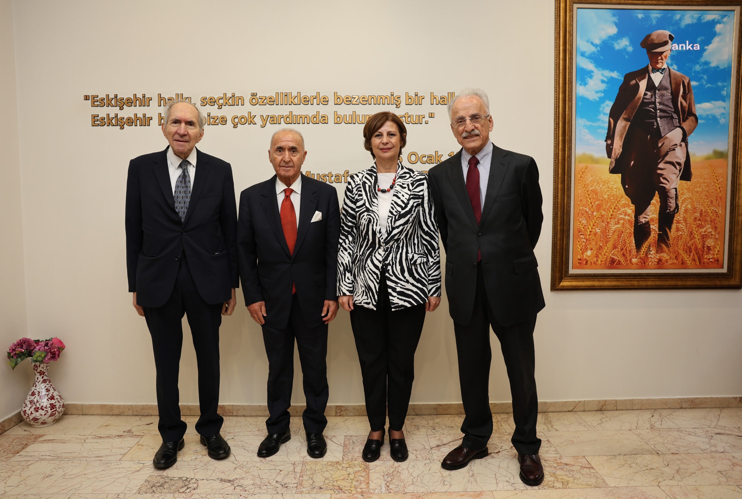 ESKİŞEHİR BÜYÜKŞEHİR BELEDİYE BAŞKANI ÜNLÜCE'YE CHP'NİN ESKİ GENEL BAŞKANLARINDAN ZİYARET