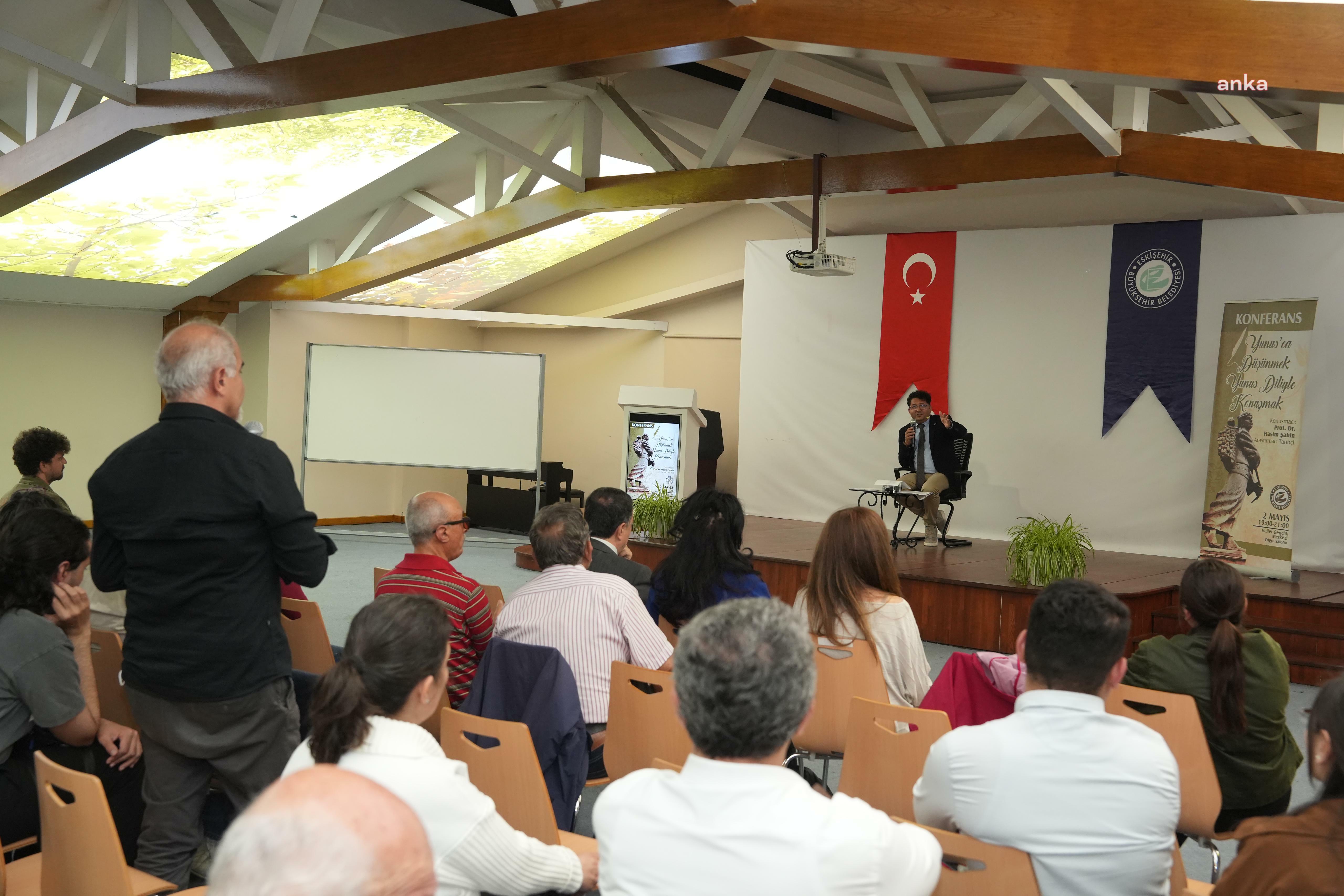 ESKİŞEHİR’DE “YUNUS’CA DÜŞÜNMEK, YUNUS DİLİYLE KONUŞMAK” KONFERANSI DÜZENLENDİ