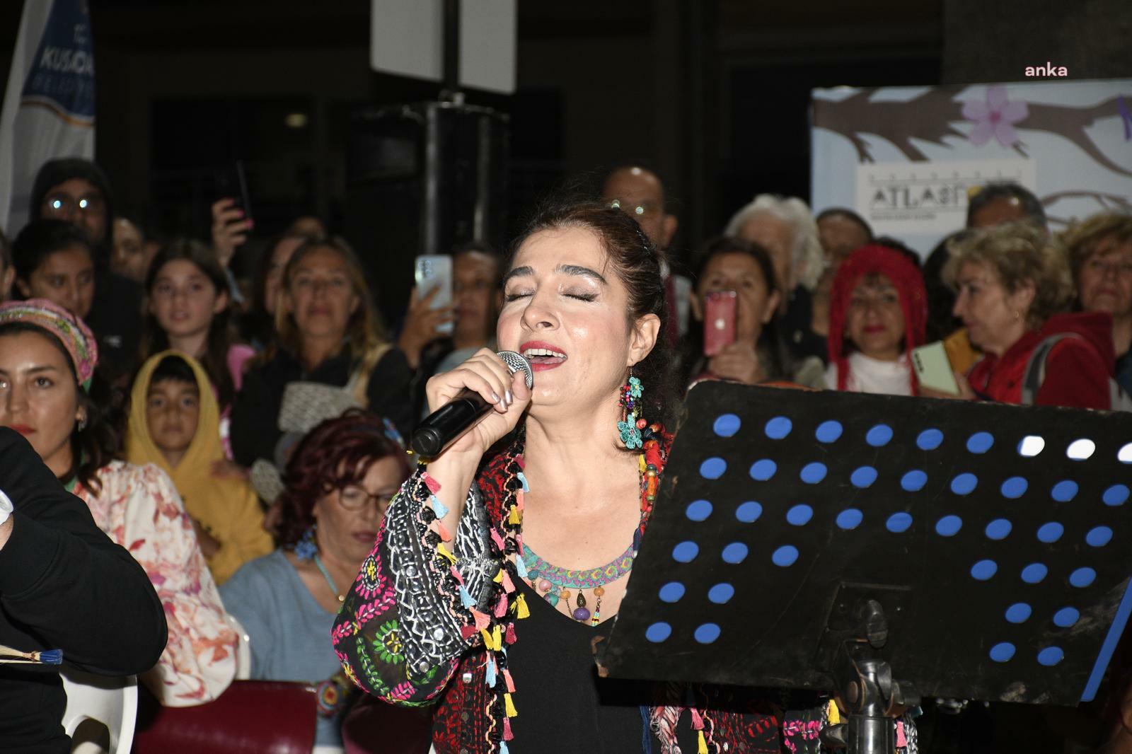 KUŞADASI'NDA HIDIRELLEZ ŞENLİK HAVASINDA KUTLANDI