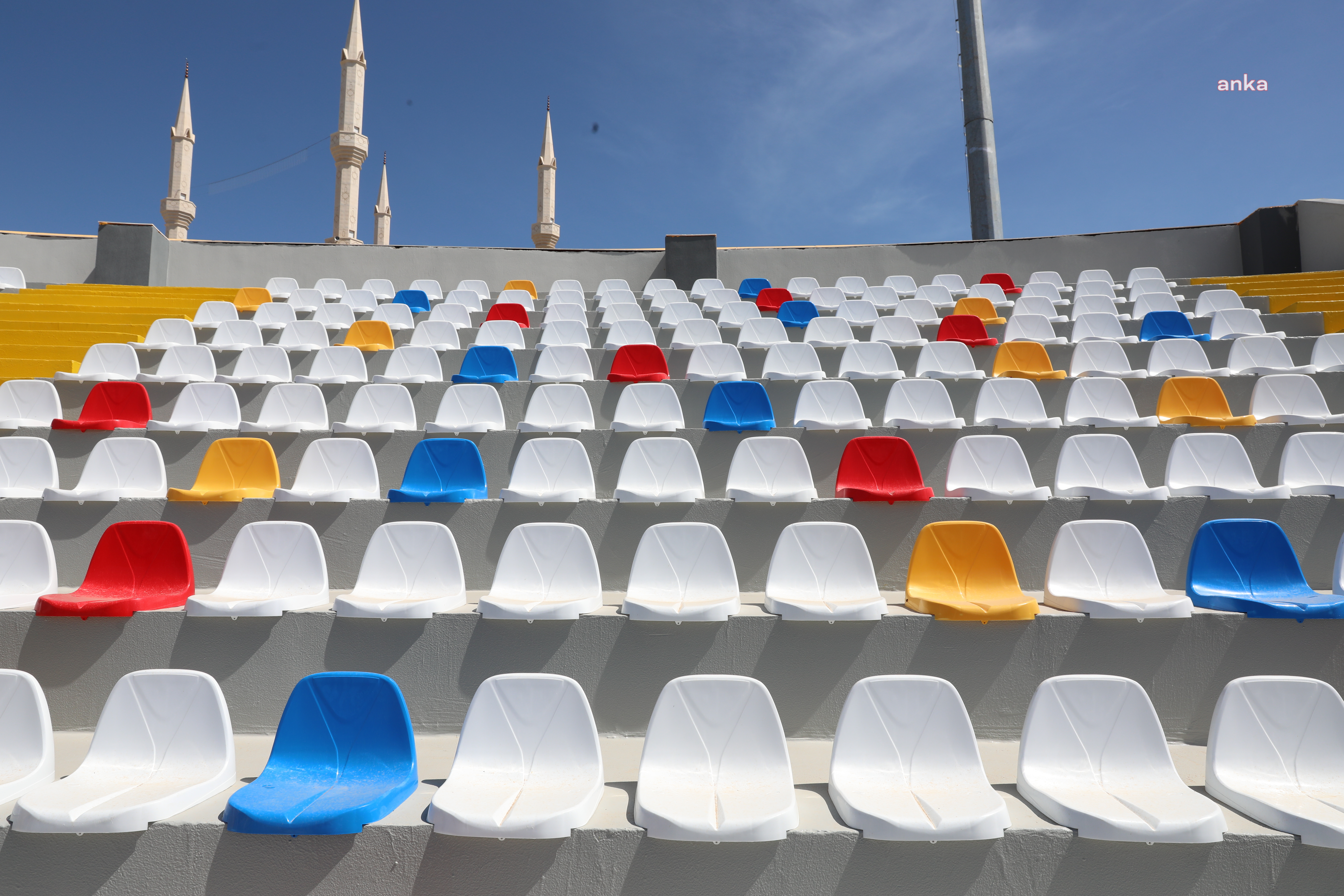 ANTALYA KUMLUCA ATATÜRK STADYUMU, TAMAMLANMA AŞAMASINA GELDİ