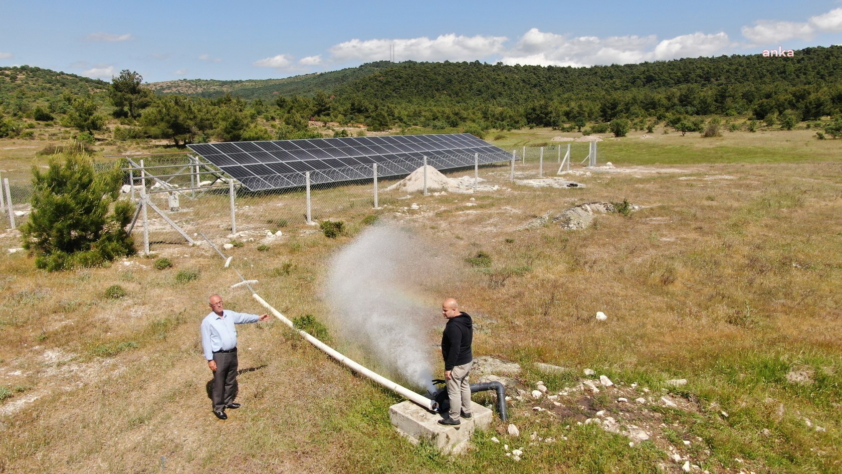 YUNUSEMRE BELEDİYESİ, OSMANCALI MAHALLESİ'NDE GÜNEŞ ENERJİ SİSTEMİ İLE TARIMSAL SULAMAYA KATKI SAĞLIYOR