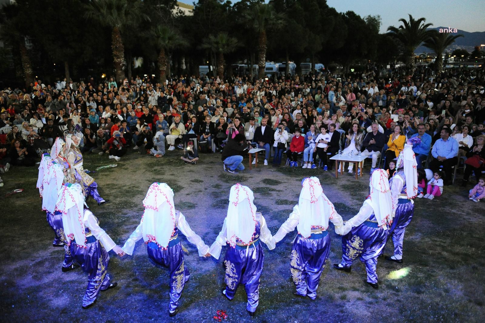 KARŞIYAKA’DA HIDIRELLEZ COŞKUYLA KUTLANDI