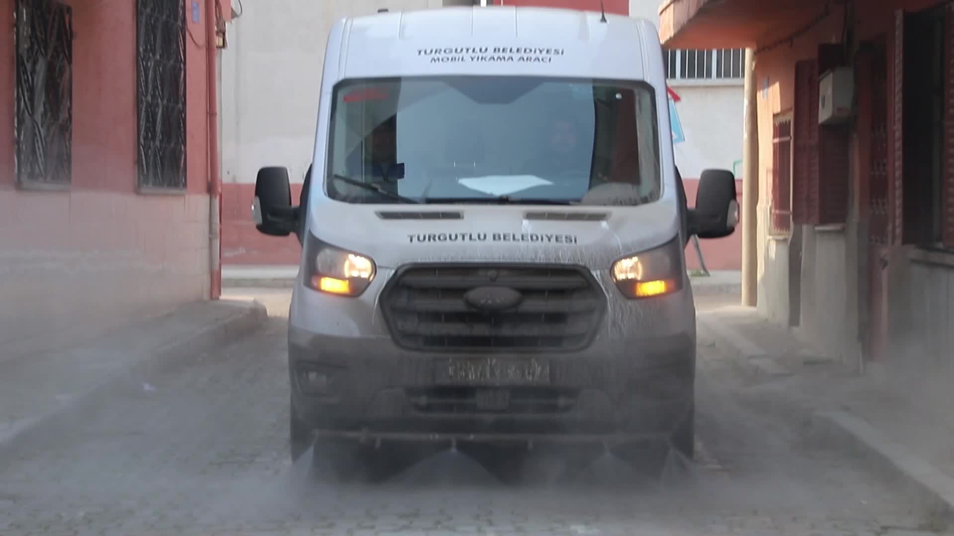 TURGUTLU'DA DEZENFEKTE ÇALIŞMALARI DEVAM EDİYOR