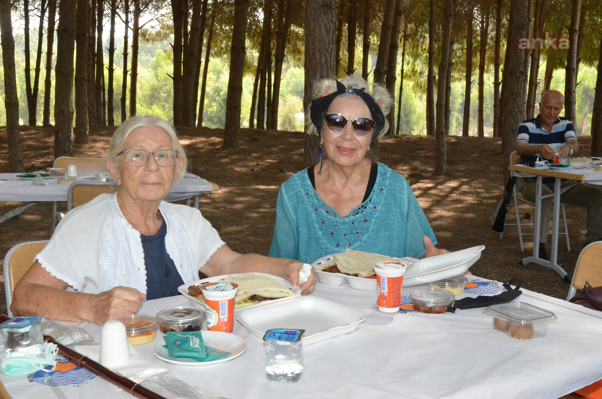 EMEKLİLER, TARSUS GENÇLİK KAMPI’NDA MUTLU BİR GÜN GEÇİRDİ