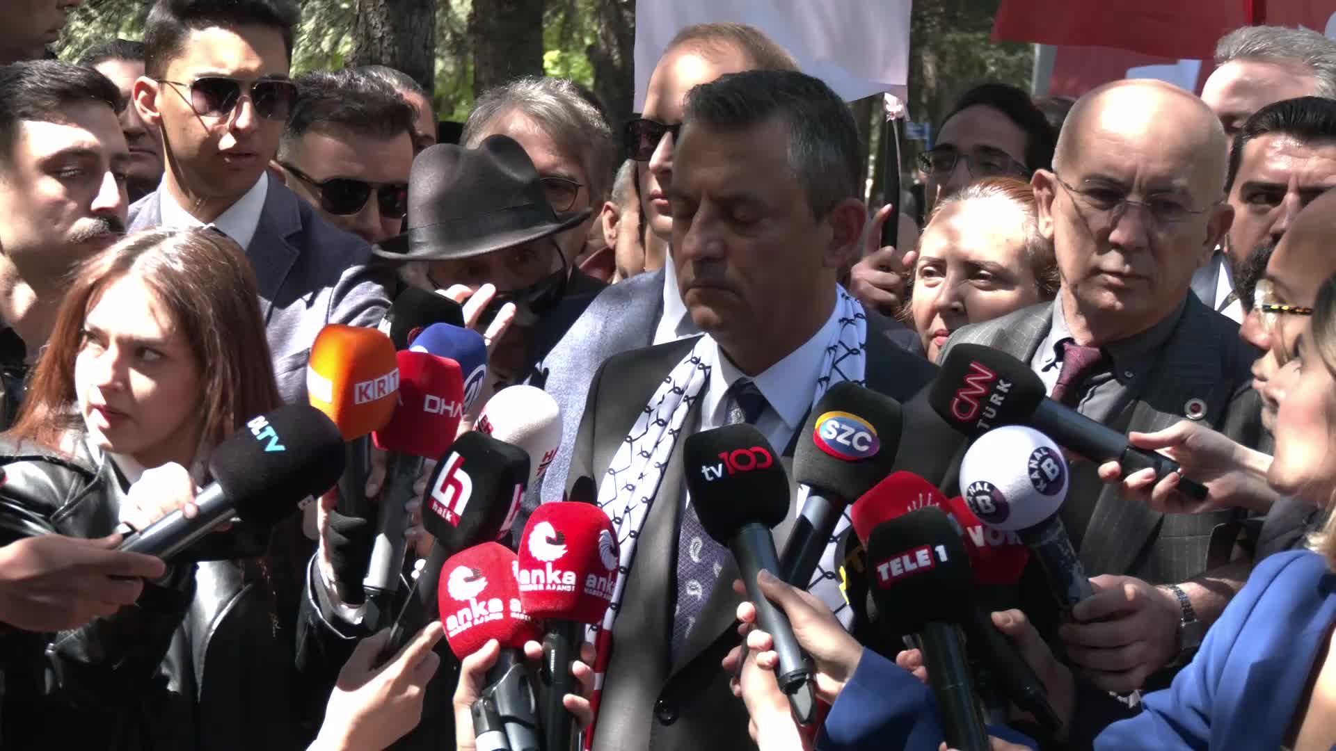 ÖZGÜR ÖZEL: “HİÇ KİMSE KORKMASIN. CHP'Yİ TOPUYLA TÜFEĞİYLE DARBECİLER KARIŞTIRAMADI. ÖZGÜVENSİZ TARTIŞMALARLA KİMSE KİMSEYİ MEŞGUL ETMESİN. İŞİMİZ VAR DAHA İKTİDAR OLACAĞIZ"