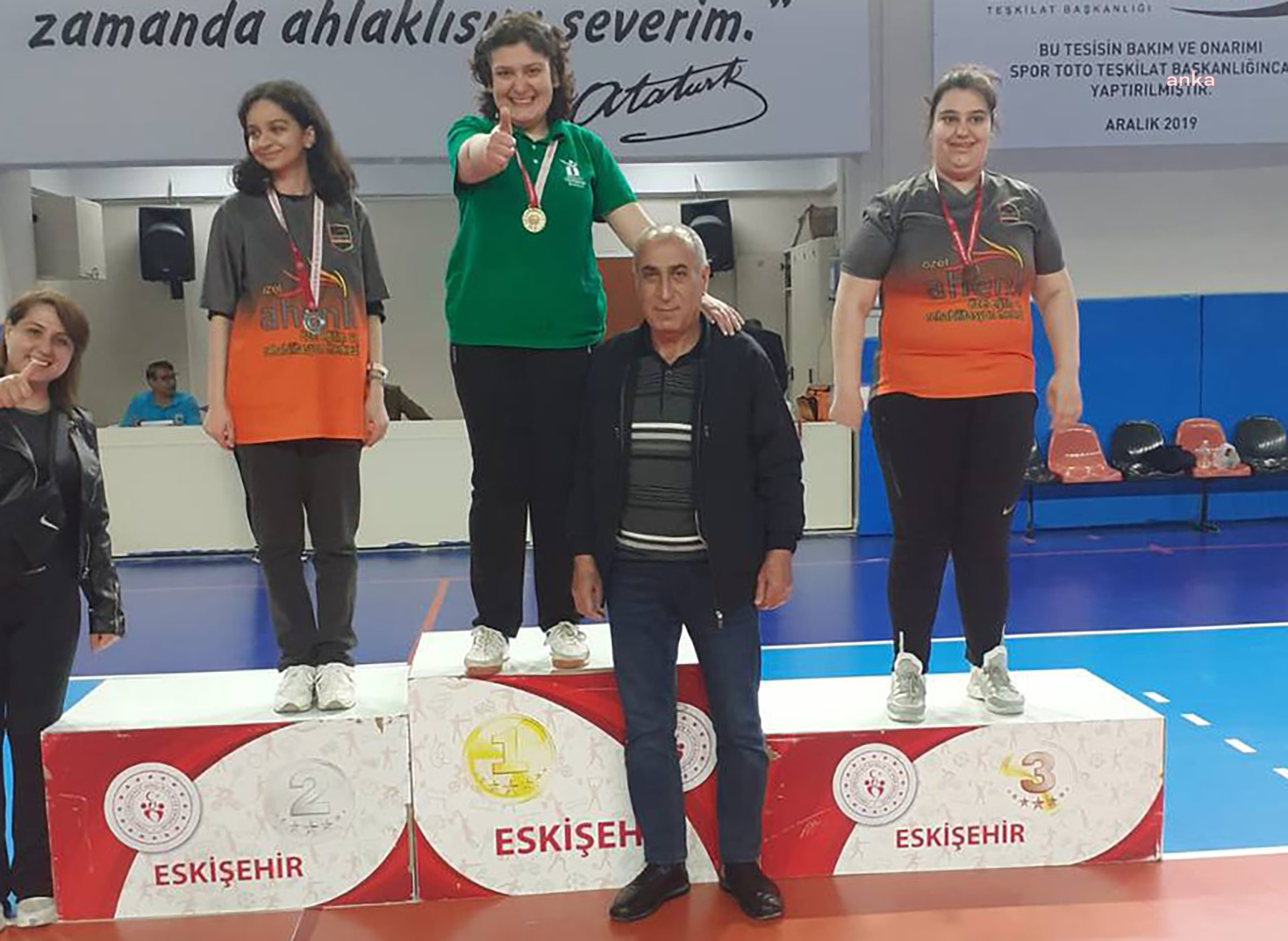 TEPEBAŞI BELEDİYESİ'NİN ÖZEL SPORCULARI, İL ŞAMPİYONASINDAN DERECEYLE DÖNDÜ