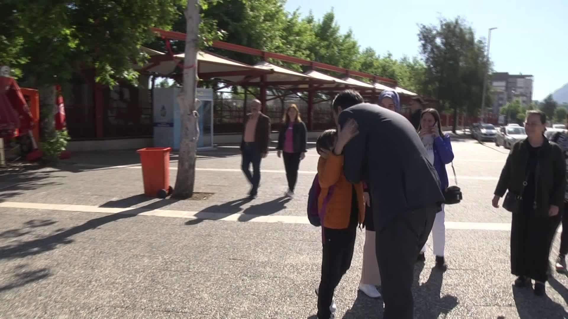 MANİSA BÜYÜKŞEHİR BELEDİYE BAŞKANI ZEYREK, ÖĞRENCİLERLE HIDIRELLEZ KAHVALTISINDA BULUŞTU