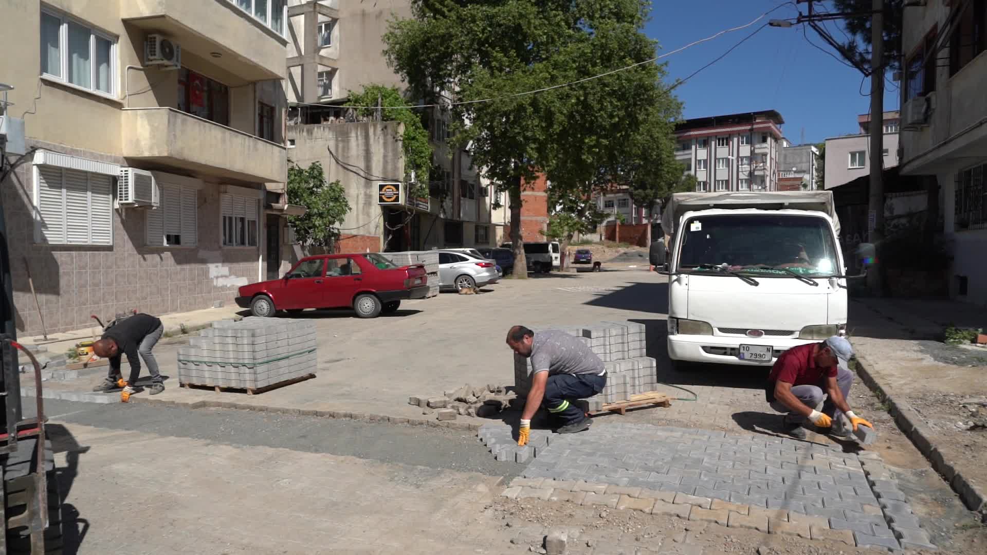 EDREMİT BELEDİYESİ YOL ÇALIŞMALARINA HIZ VERDİ