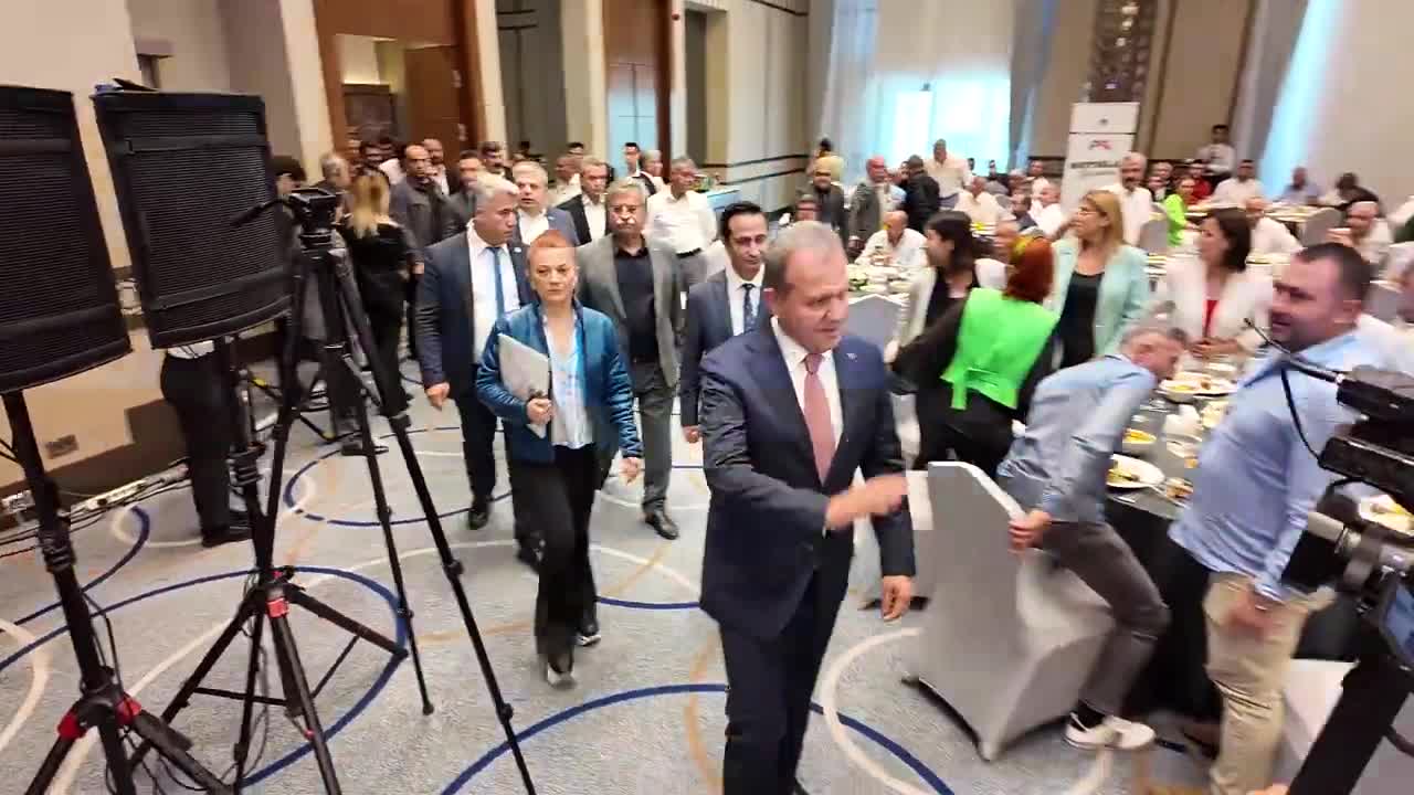 MERSİN BELEDİYE BAŞKANI SEÇER, 4 MERKEZ İLÇENİN MUHTARI İLE BİR ARAYA GELDİ