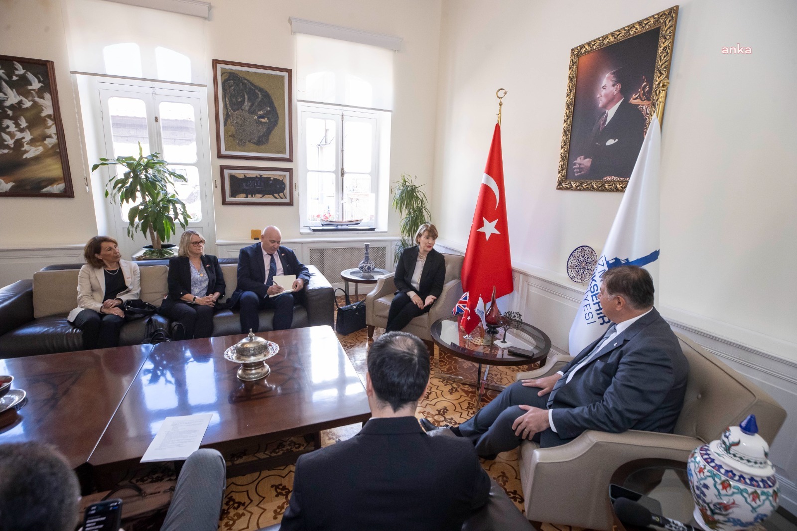 BİRLEŞİK KRALLIK TÜRKİYE BÜYÜKELÇİSİ İZMİR BÜYÜKŞEHİR BELEDİYE BAŞKANI TUGAY'I ZİYARET ETTİ