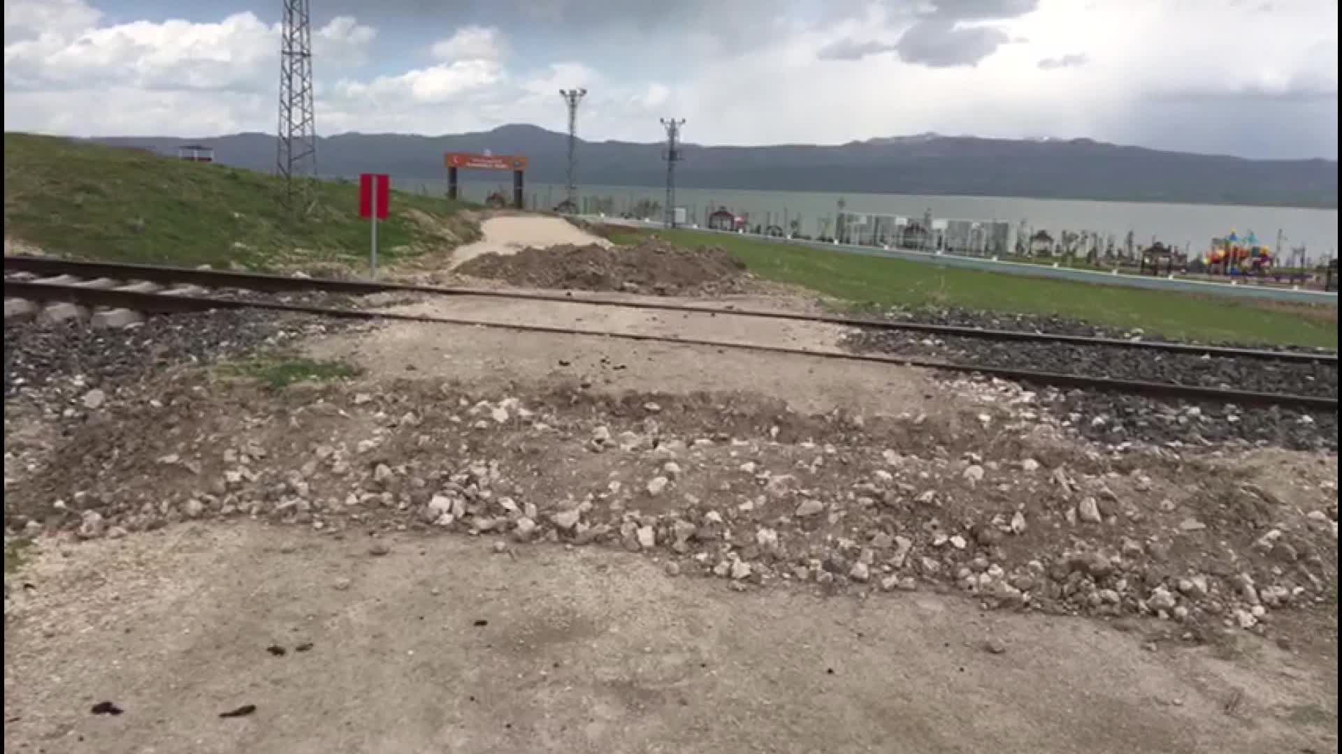 VAN'DA FİLAMİNGO PARKI'NIN YOLUNUN 'KAÇAK' OLDUĞU GEREKÇESİYLE KAPATILMASI TEPKİ ÇEKTİ, PARKIN YOK OLMA TEHLİKESİNE DİKKAT ÇEKİLDİ