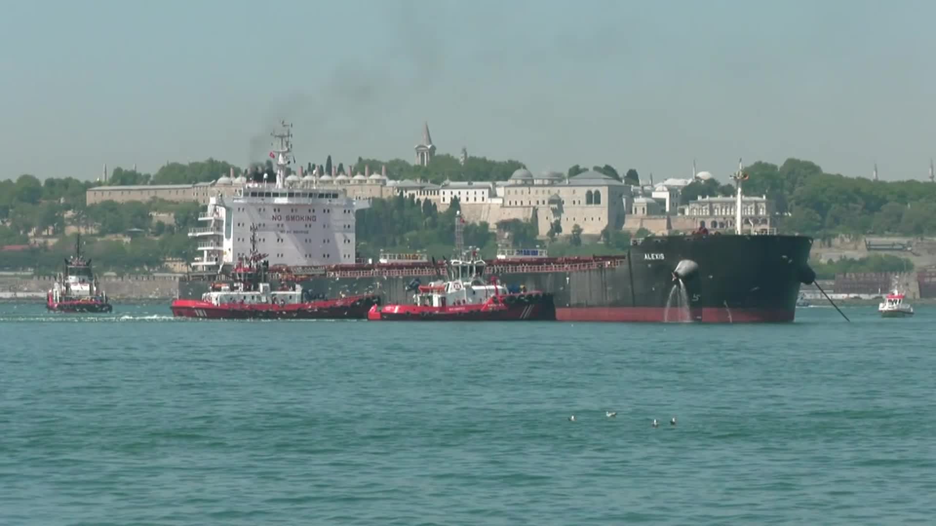 HAYDARPAŞA AÇIKLARINDA GEMİ KURTARMA ÇALIŞMALARI DEVAM EDİYOR