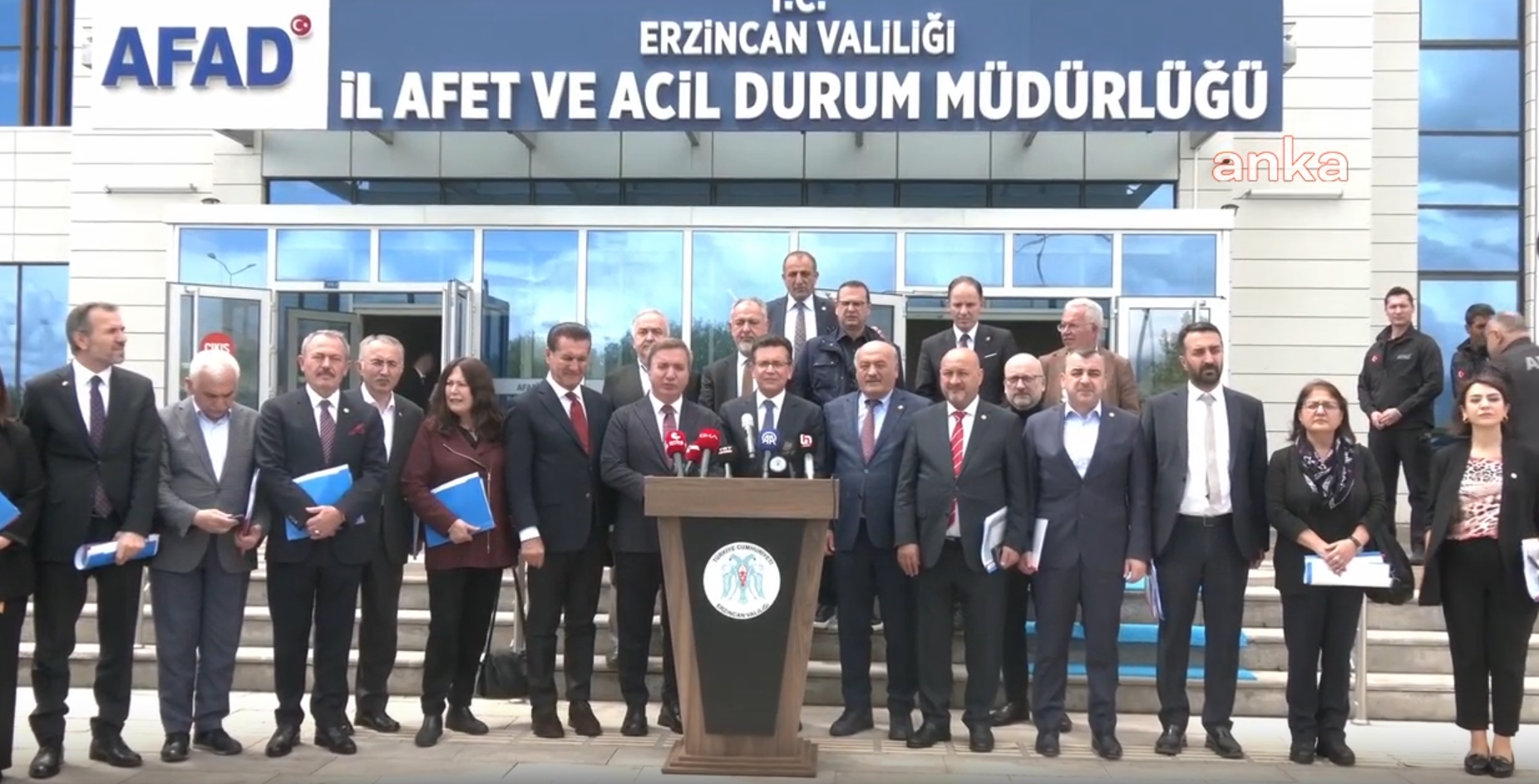 TBMM İLİÇ ARAŞTIRMA KOMİSYONU ERZİNCAN'DA...KOMİSYON ÜYELERİNE BİLGİ VEREN VALİ AYDOĞDU: "BU FABRİKA BİZİM DEĞİL, SİYANÜR YOK DEMEYE KORKAR OLDUK"