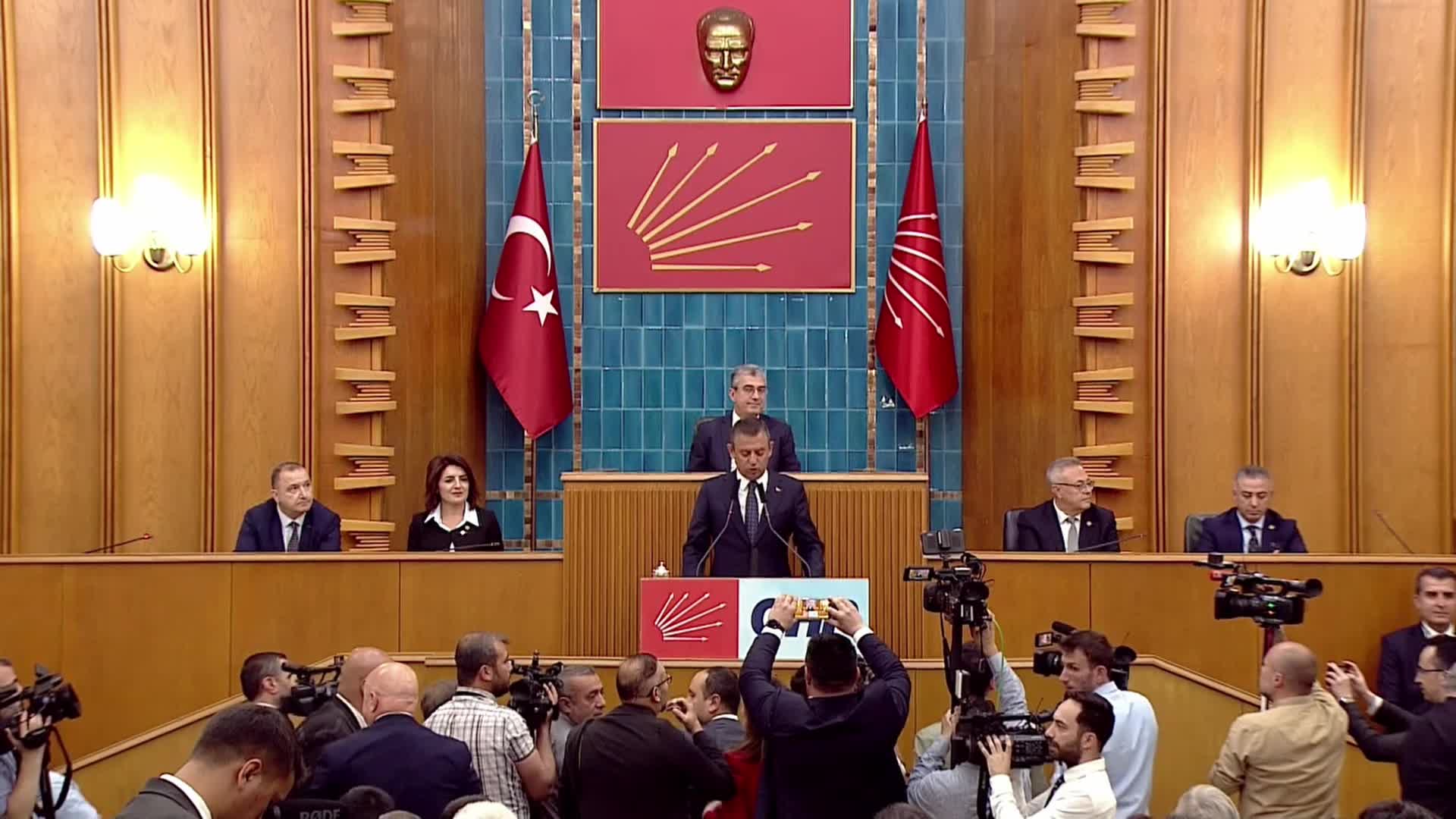 ÖZGÜR ÖZEL: “EMEKLİLERİ UNUTMUŞ DEĞİLİZ... 26 MAYIS'TA HERKESİ ANKARA'DA BÜYÜK EMEKLİ MİTİNGİNE DAVET EDİYORUM" (1)