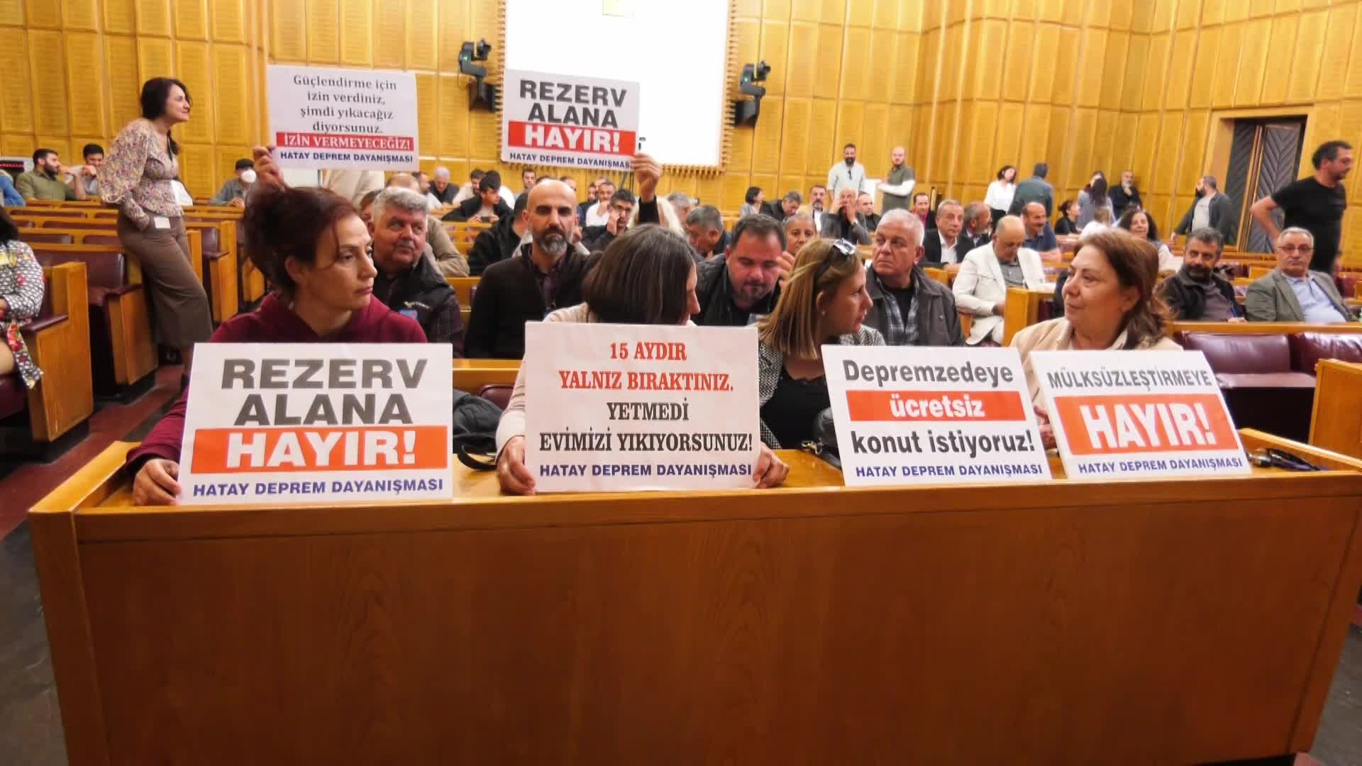 TÜLAY HATİMOĞULLARI: "İRADEMİZİ HİÇBİR YERDE GASP ETMELERİNE İZİN VERMEYECEĞİZ. BELEDİYELERİMİZİ SONUNA KADAR SAVUNACAĞIZ"