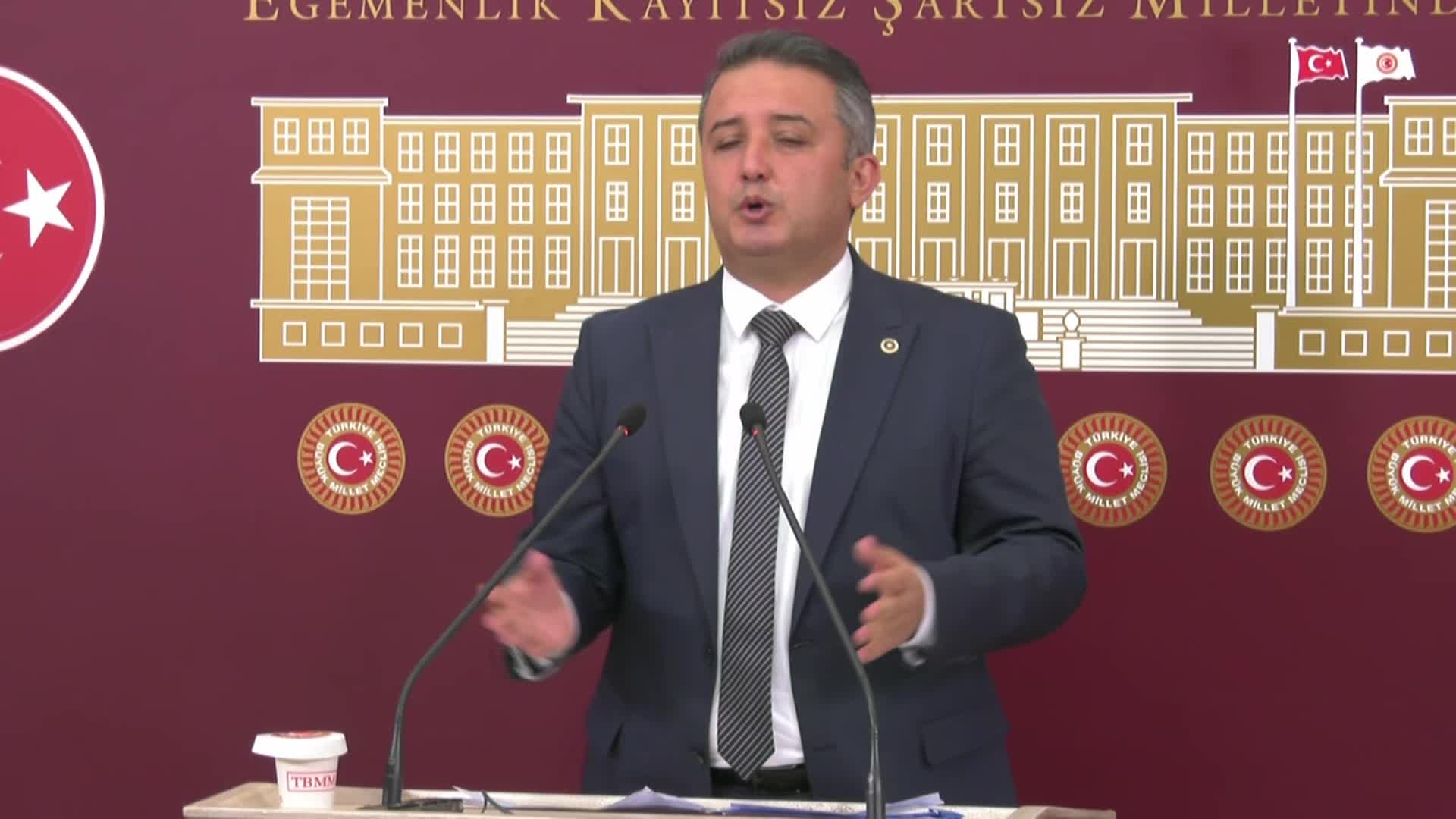 İSA MESİH ŞAHİN'NDEN 'ATAMA' TEPKİSİ: "68 BİN ÖĞRETMEN AÇIĞIMIZ VAR. YARATTIĞINIZ EKONOMİK KRİZİN FATURASINI GENÇLERE Mİ ÖDETECEKSİNİZ?"