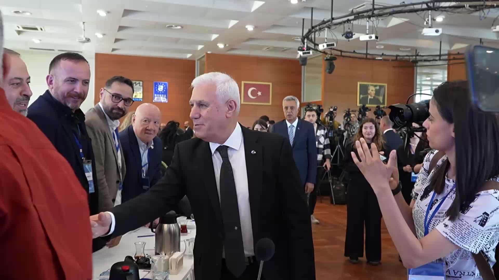 BAŞKAN BOZBEY AÇIKLADI: "BURSA BÜYÜKŞEHİR BELEDİYESİ'NİN BORCU 25 MİLYARA ULAŞTI VE ARTMAYA DEVAM EDİYOR"