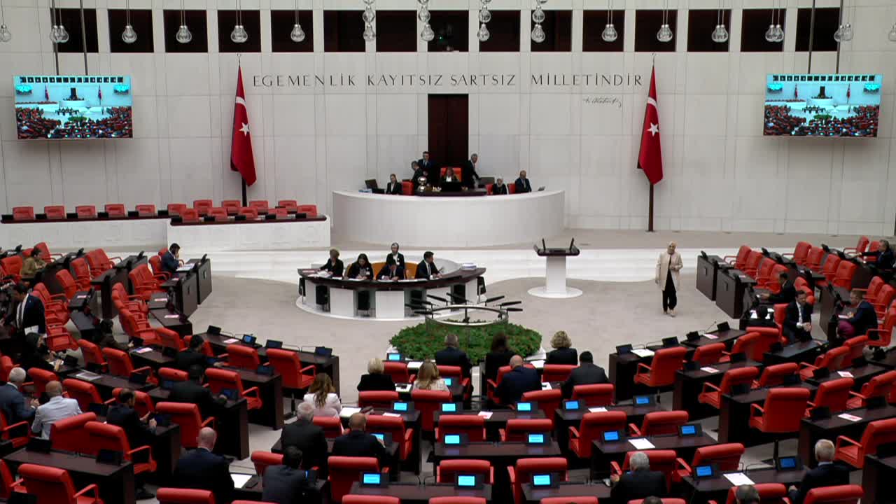 TBMM GENEL KURULU'NDA BİR İLK: BAŞKANLIK DİVANI'NIN TAMAMI KADIN MİLLETVEKİLLERİNDEN OLUŞTU