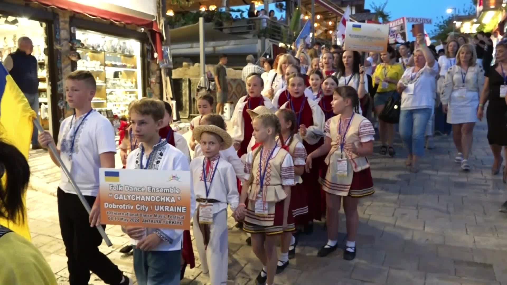 MANAVGAT BELEDİYESİ'NİN 'DANS VE MÜZİK FESTİVALİ', SİDE'DE BAŞLADI