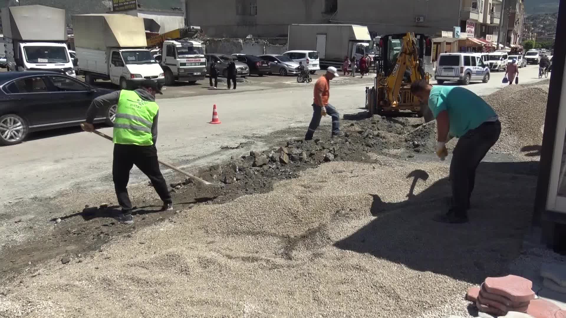 HATAY BÜYÜKŞEHİR BELEDİYESİ’NDEN İSKENDERUN’DA KALDIRIM YENİLEME ÇALIŞMASI