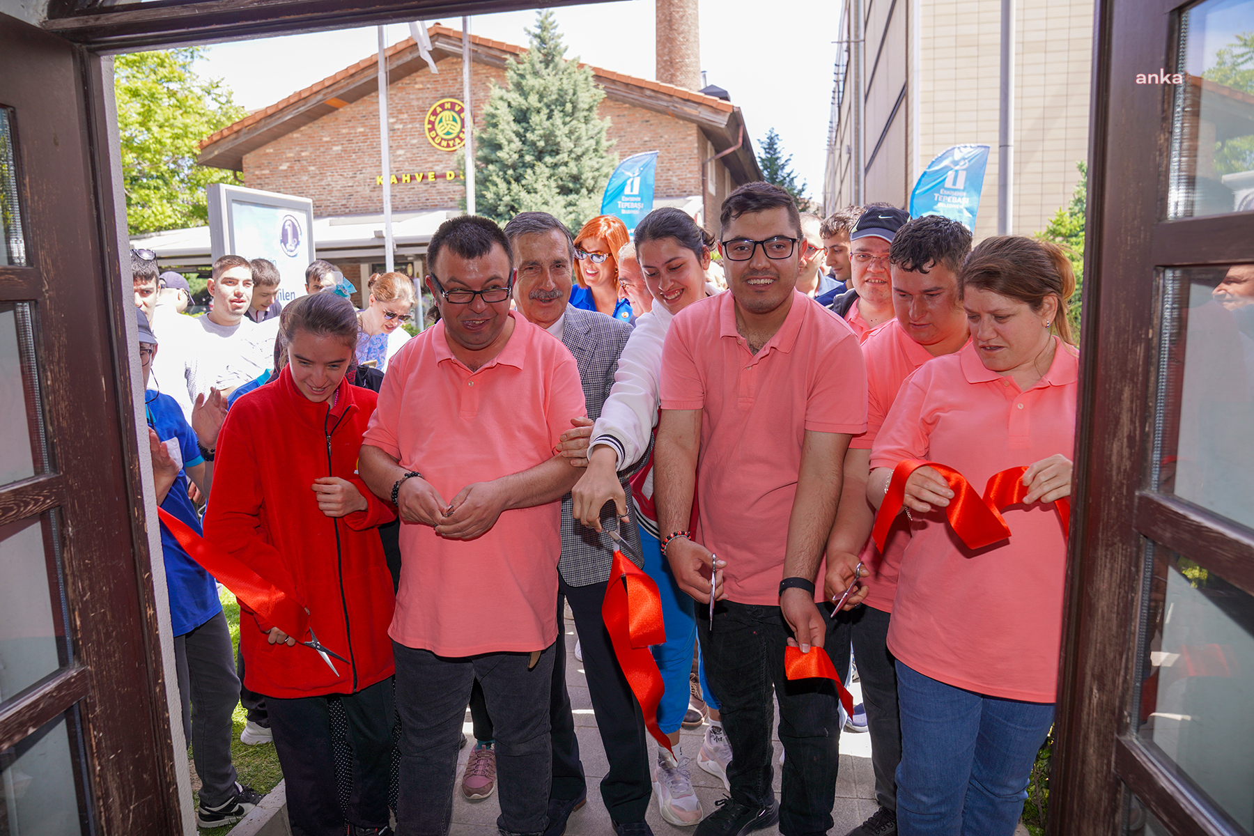 TEPEBAŞI’NDA ÖZEL BİREYLERİN ELLERİNDEN ÇIKAN ESERLER BEĞENİYE SUNULDU