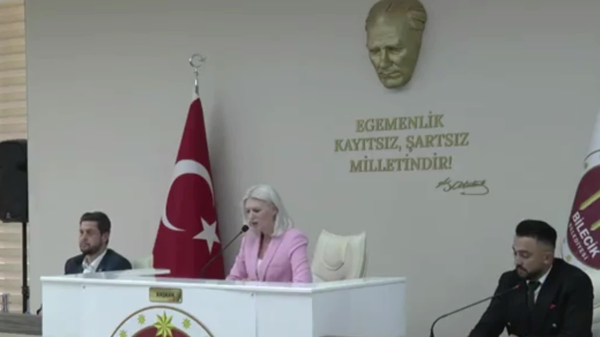 BİLECİK BELEDİYE BAŞKANI SUBAŞI'NA İÇ BORÇLANMA YETKİSİ ALDI... AKP VE CHP'Lİ ÜYELER ''EVET'' OYU KULLANIRKEN; MHP'Lİ ÜYELER ''HAYIR'' OYU KULLANDI