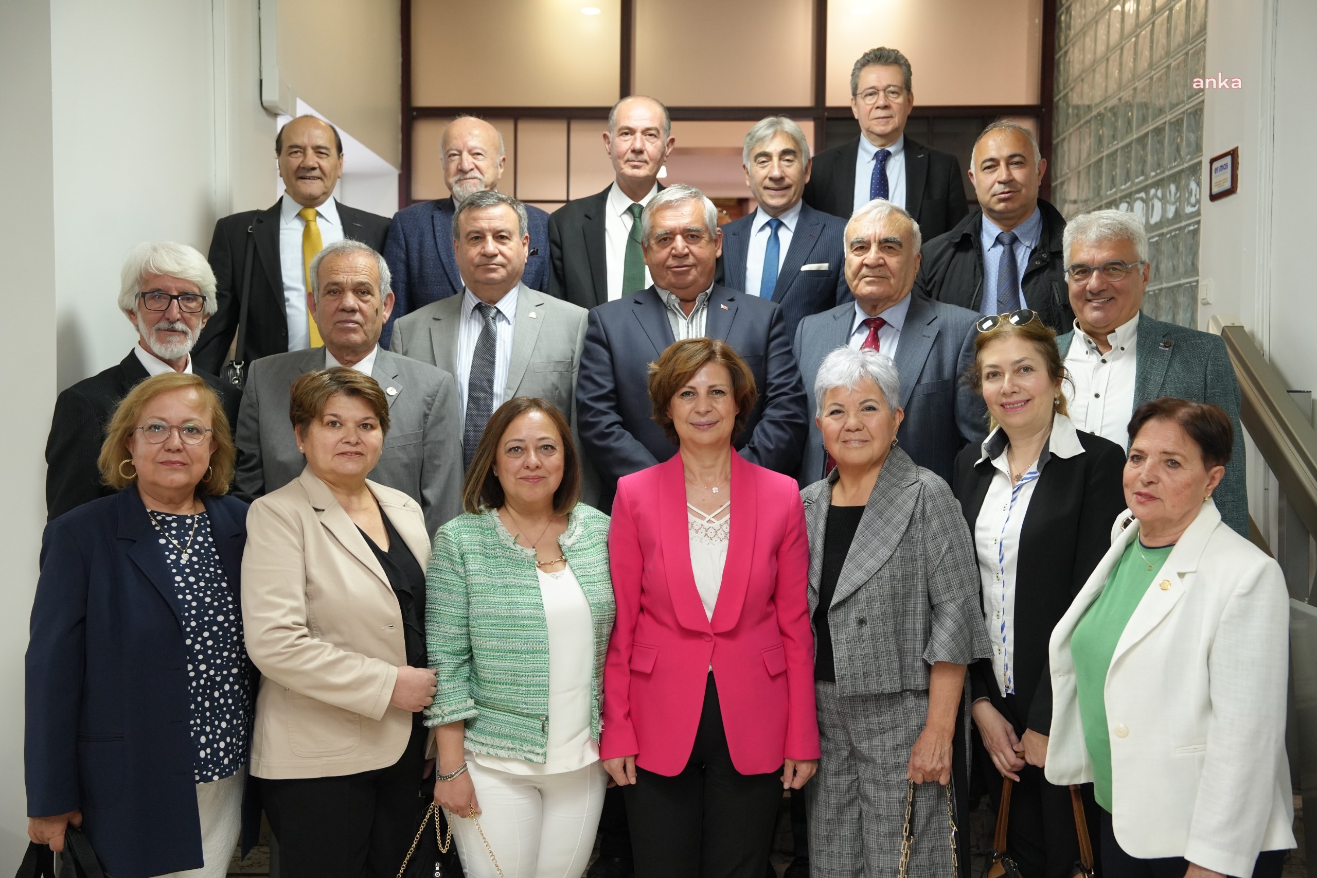 AHBAPLAR GRUBU’NDAN ESKİŞEHİR BÜYÜKŞEHİR BELEDİYE BAŞKANI ÜNLÜCE’YE ZİYARET