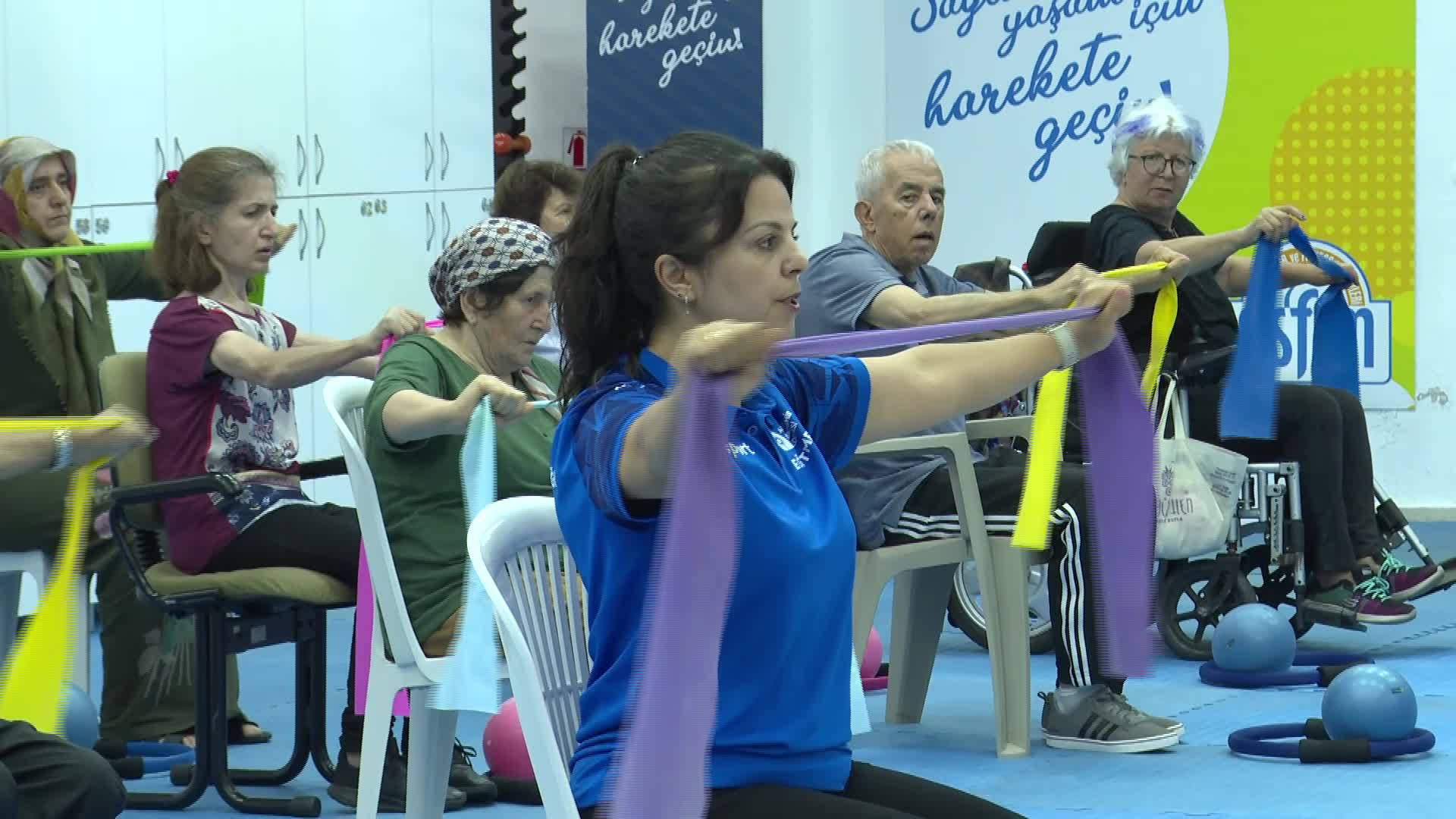 PARKİNSON HASTALARI, EGZERSİZLERİNİ ANTALYA BÜYÜKŞEHİR'İN AÇTIĞI MERKEZLERDE YAPIYOR