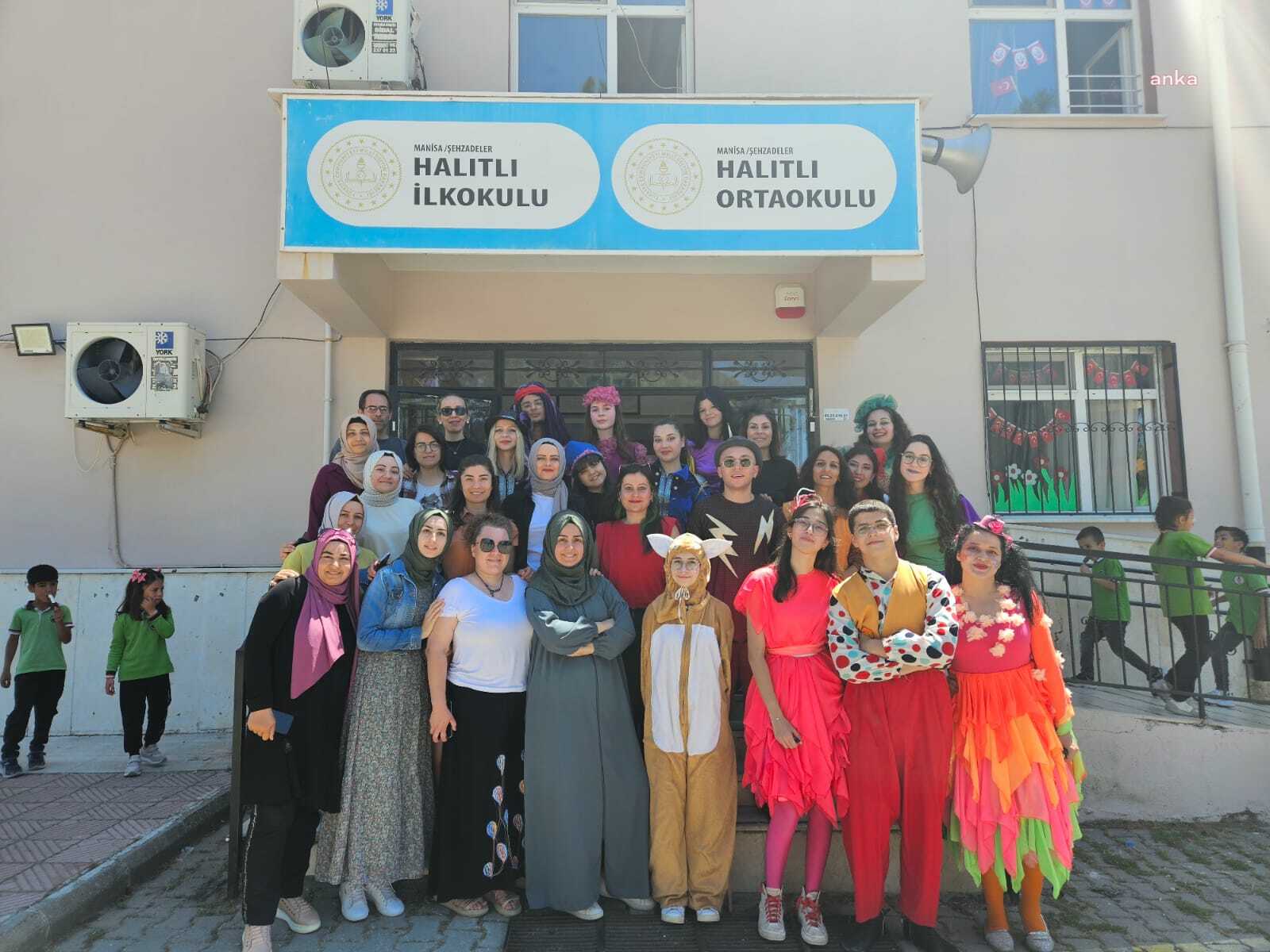 YUNUSEMRE KENT TİYATROSU, HALITLI’DA ÖĞRENCİLERLE BULUŞTU