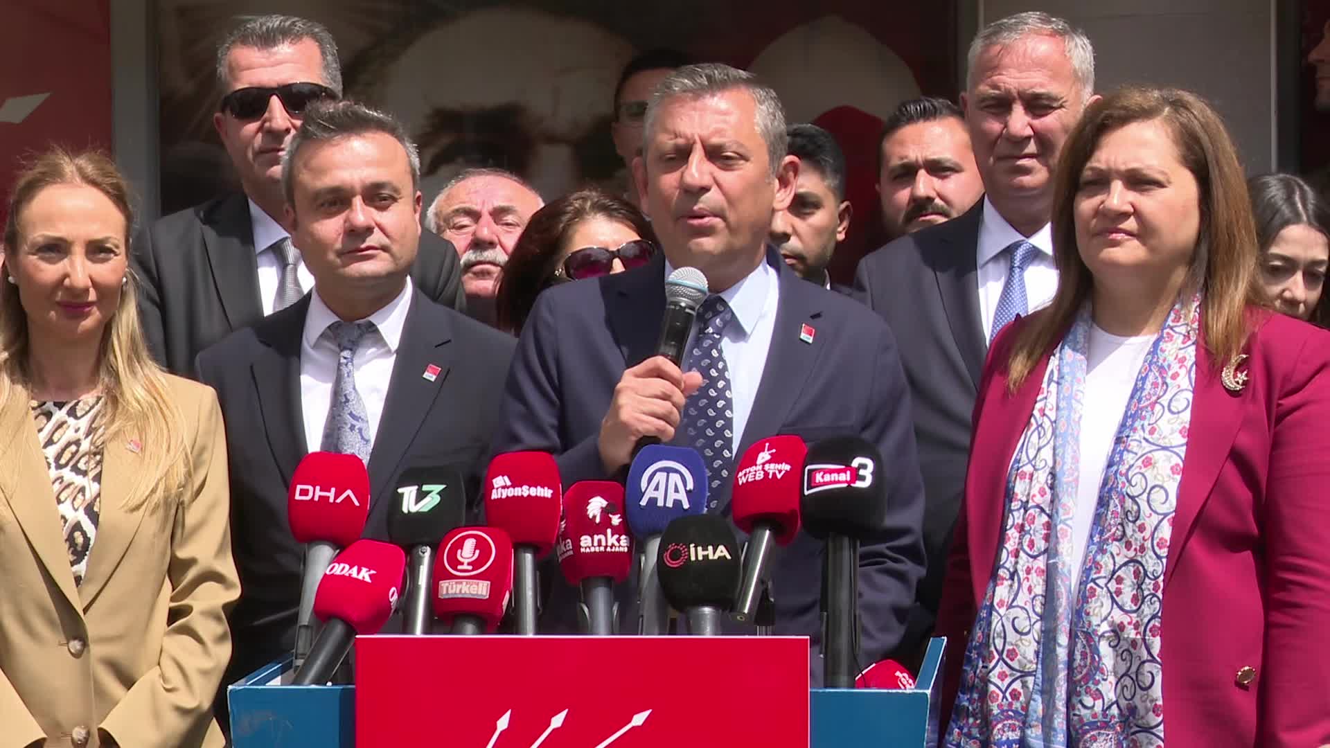 ÖZGÜR ÖZEL AFYONKARAHİSAR’DA: "ÇOK ÖNEMLİ BİR SINAVDAYIZ. BÜTÜN GÖZLER ÜZERİMİZDE. DİKKATLE BİZİ İZLİYORLAR. HATA YAPMA LÜKSÜMÜZ YOK”