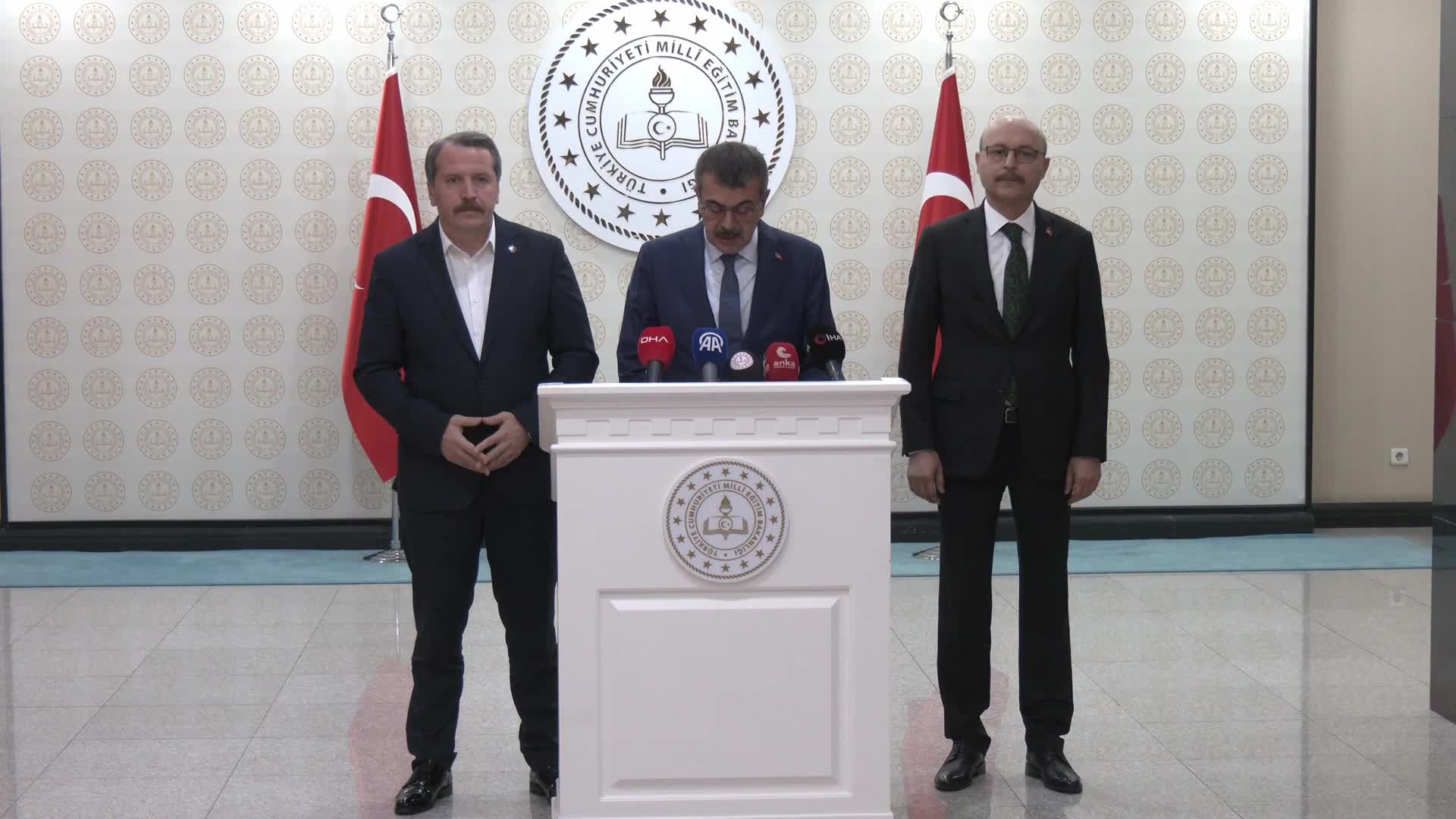 BAKAN TEKİN, 4 SENDİKAYLA 'EĞİTİMDE ŞİDDET' TOPLANTISI YAPTI, AÇIKLAMAYA EĞİTİM-İŞ VE EĞİTİM SEN KATILMADI... TEKİN: "ÖĞRETMENLİK MESLEK KANUNU TASLAK METNİ ÖNÜMÜZDEKİ GÜNLERDE MECLİS'İN ONAYINA GELECEK"