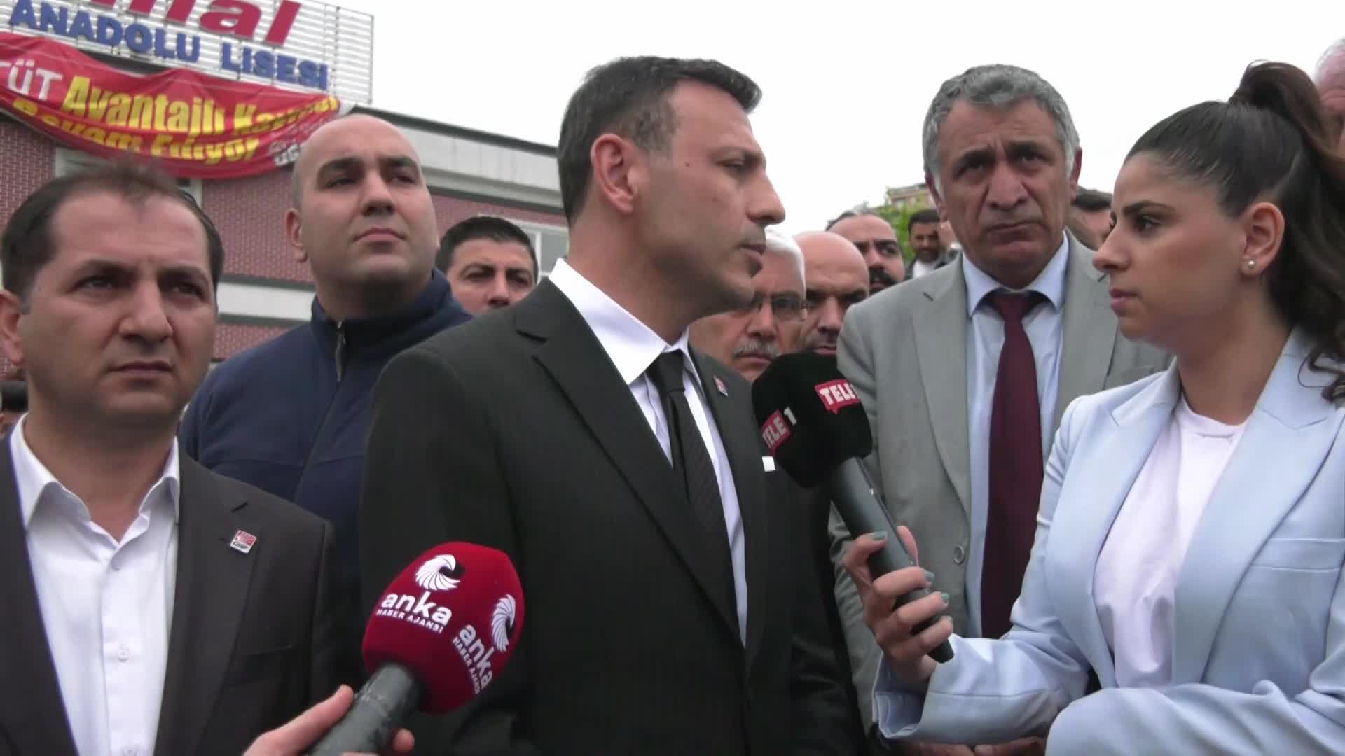 ÖZGÜR ÇELİK: “İKTİDARIN HATALI POLİTİKALARI NEDENİYLE TOPLUMDA ÖĞRETMENLERİN İTİBARLARI, SAYGINLIKLARI AZALDI”