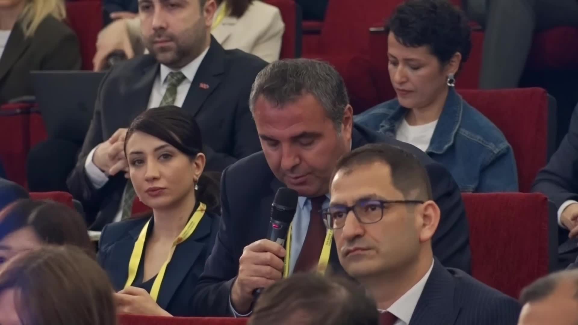 FATİH KARAHAN: “ÜCRETLERİN YÜKSEK ENFLASYONDAN DOLAYI ERİMESİ SÖZ KONUSU. ENFLASYONU DÜŞÜRÜRSEK KALICI REFAH ARTIŞI OLACAKTIR”