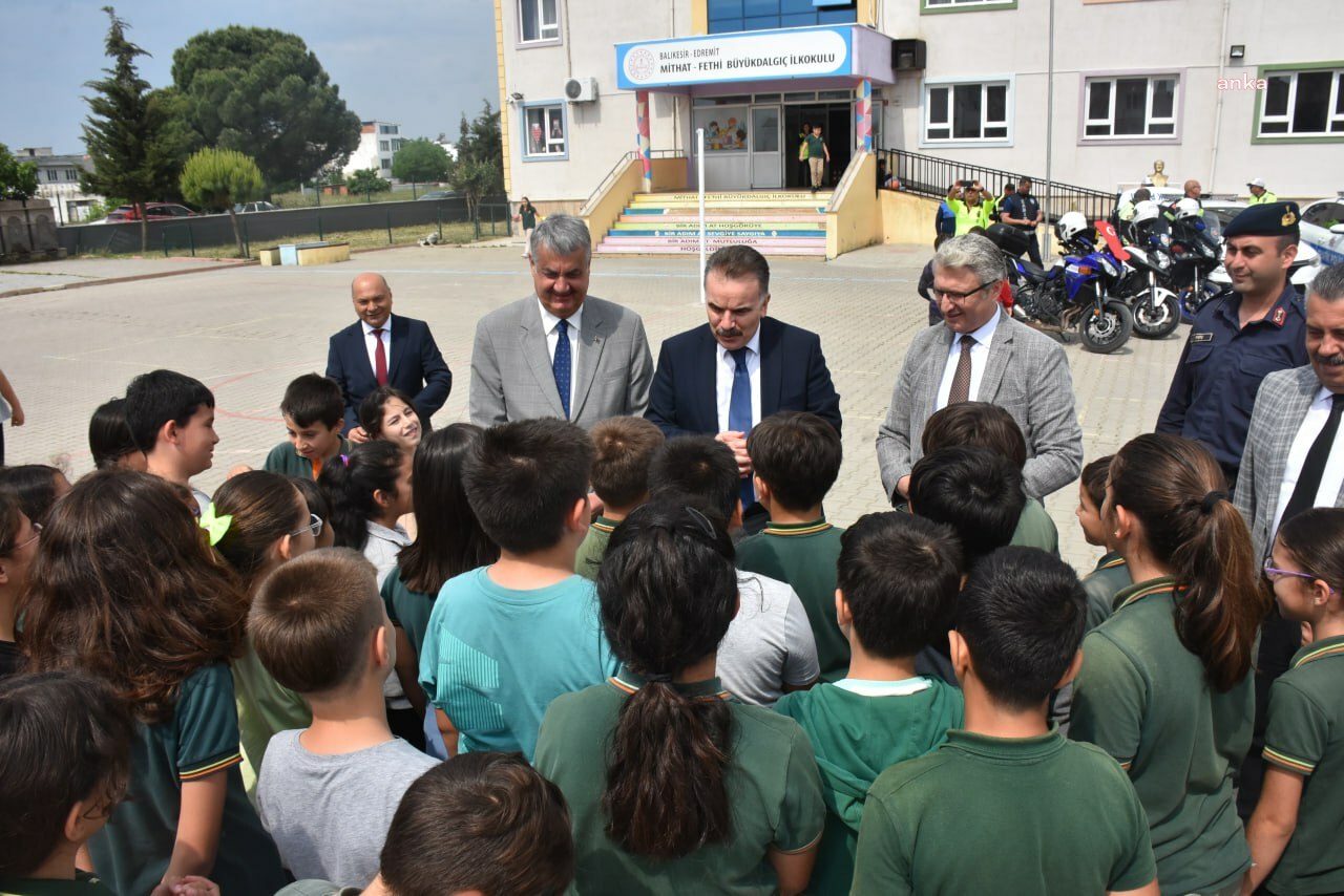 EDREMİT BELEDİYESİ PERSONELİ, ‘YILIN ZABITA TRAFİK GÖREVLİSİ’ SEÇİLDİ