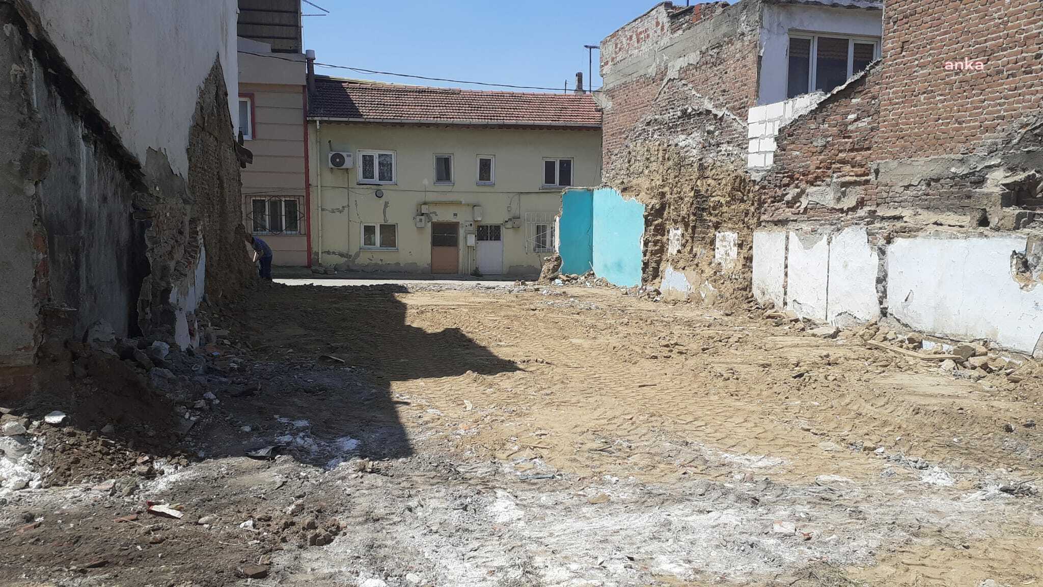 OSMANGAZİ BELEDİYESİ, İLÇEYİ METRUK BİNALARDAN TEMİZLİYOR