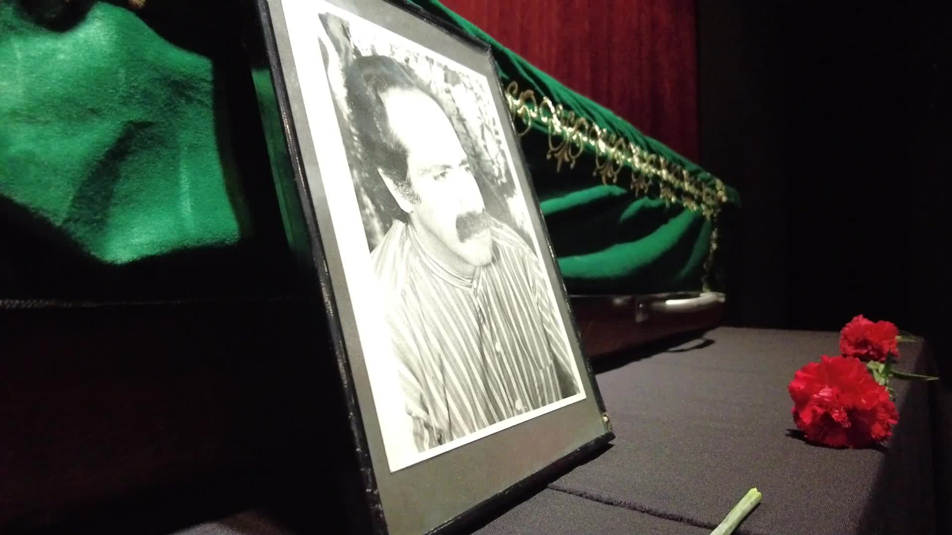 BORNOVA’DA ŞEHİR TİYATROSU’NUN KURUCU SANAT YÖNETMENİ KEMAL RAFET GÜCOĞLU’NA VEDA