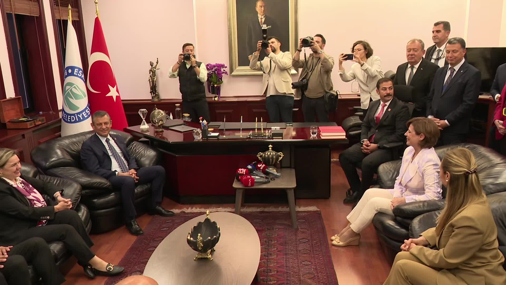 ÖZGÜR ÖZEL ESKİŞEHİR’DE… “BÜYÜKERŞEN GİBİ MARKA BİR İSMİN YERİNE ADAY OLMAK VE BU BAŞARIYI GÖSTERMEK ÇOK ÖNEMLİYDİ”