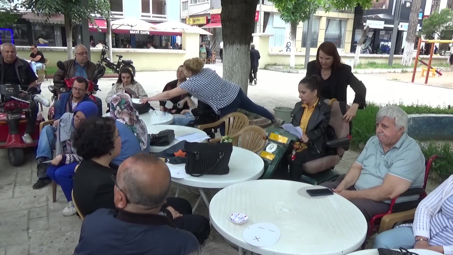EDİRNE’DE ENGELLİ BİREYLER FARKINDALIK OLUŞTURMAK İÇİN MASKE TAKTI