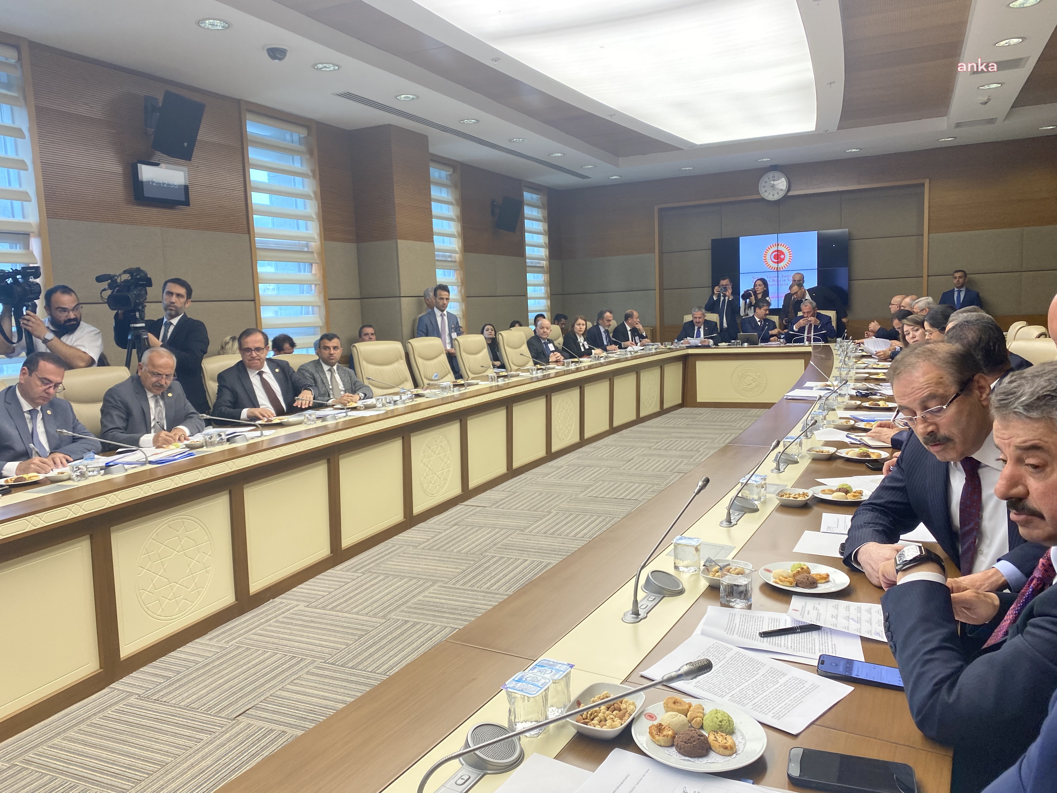 FAHİŞ FİYAT VE STOKÇULUK CEZALARININ ARTIRILMASINI İÇEREN KANUN TEKLİFİ KOMİSYONDA KABUL EDİLDİ