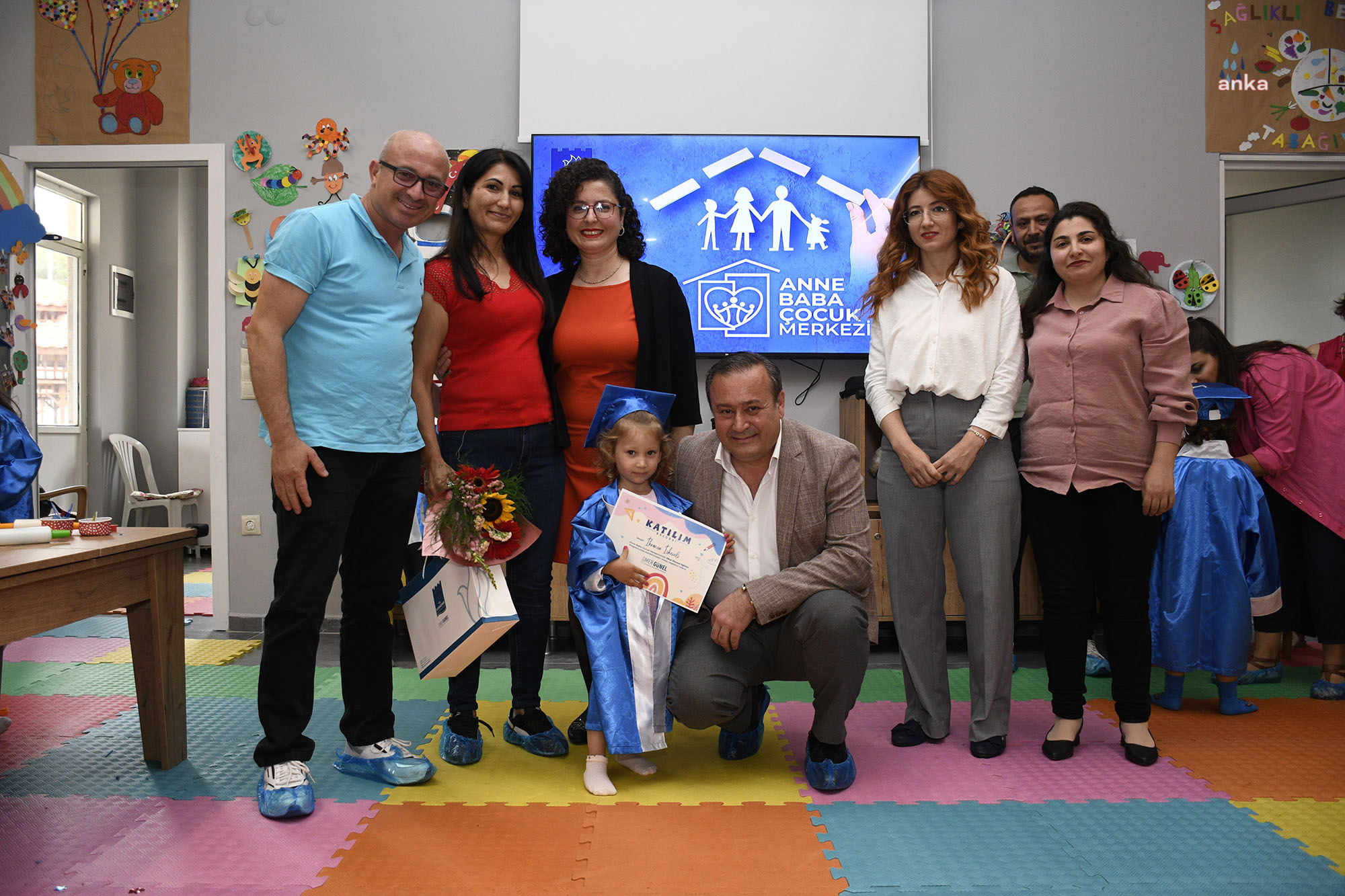 KUŞADALI MİNİKLER, MEZUNİYETLERİNİ VE ANNELER GÜNÜ'NÜ BİR ARADA KUTLADILAR