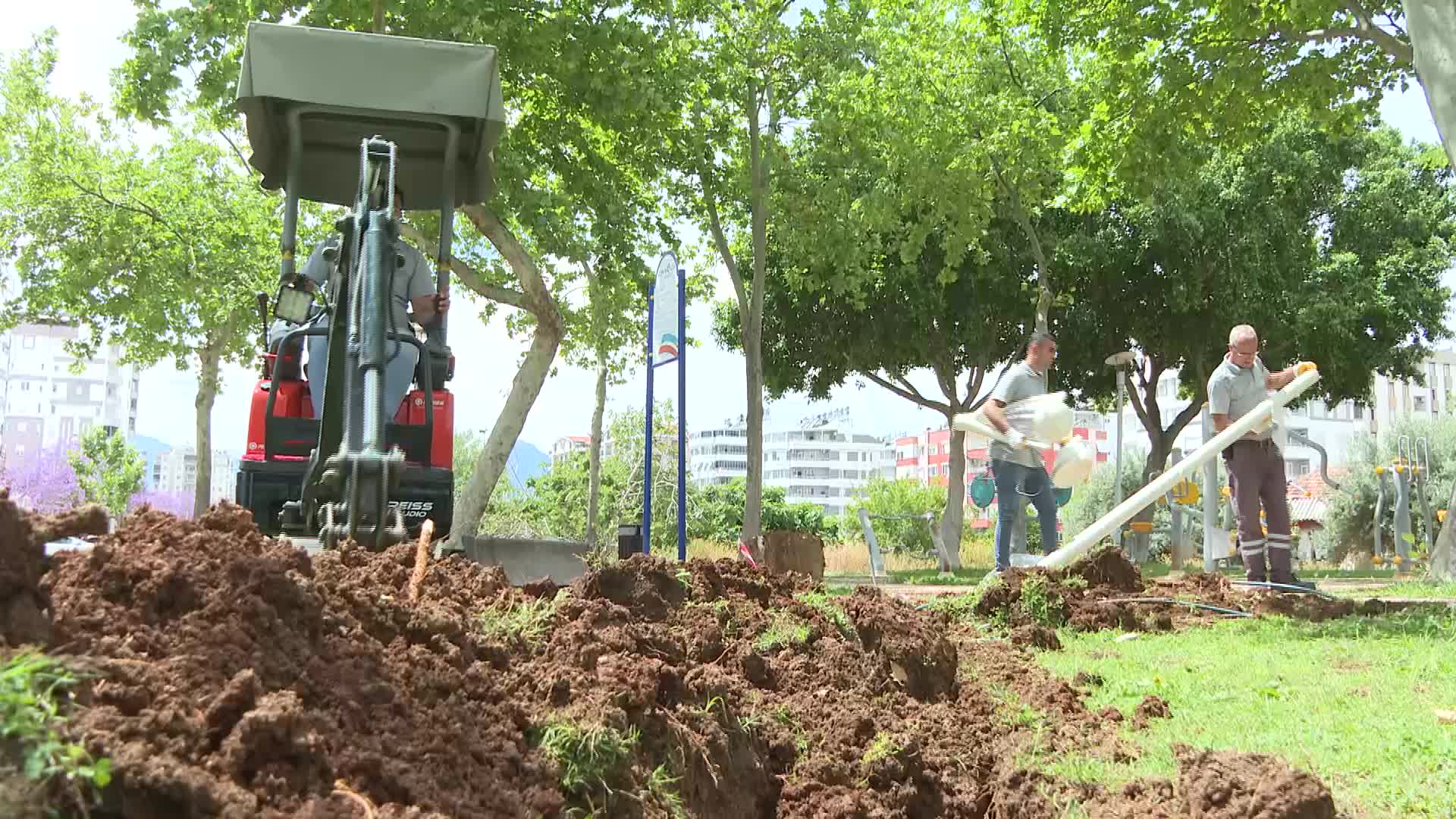 KONYAALTI BELEDİYESİ'NDEN PARKLARDA AYDINLATMA ÇALIŞMASI