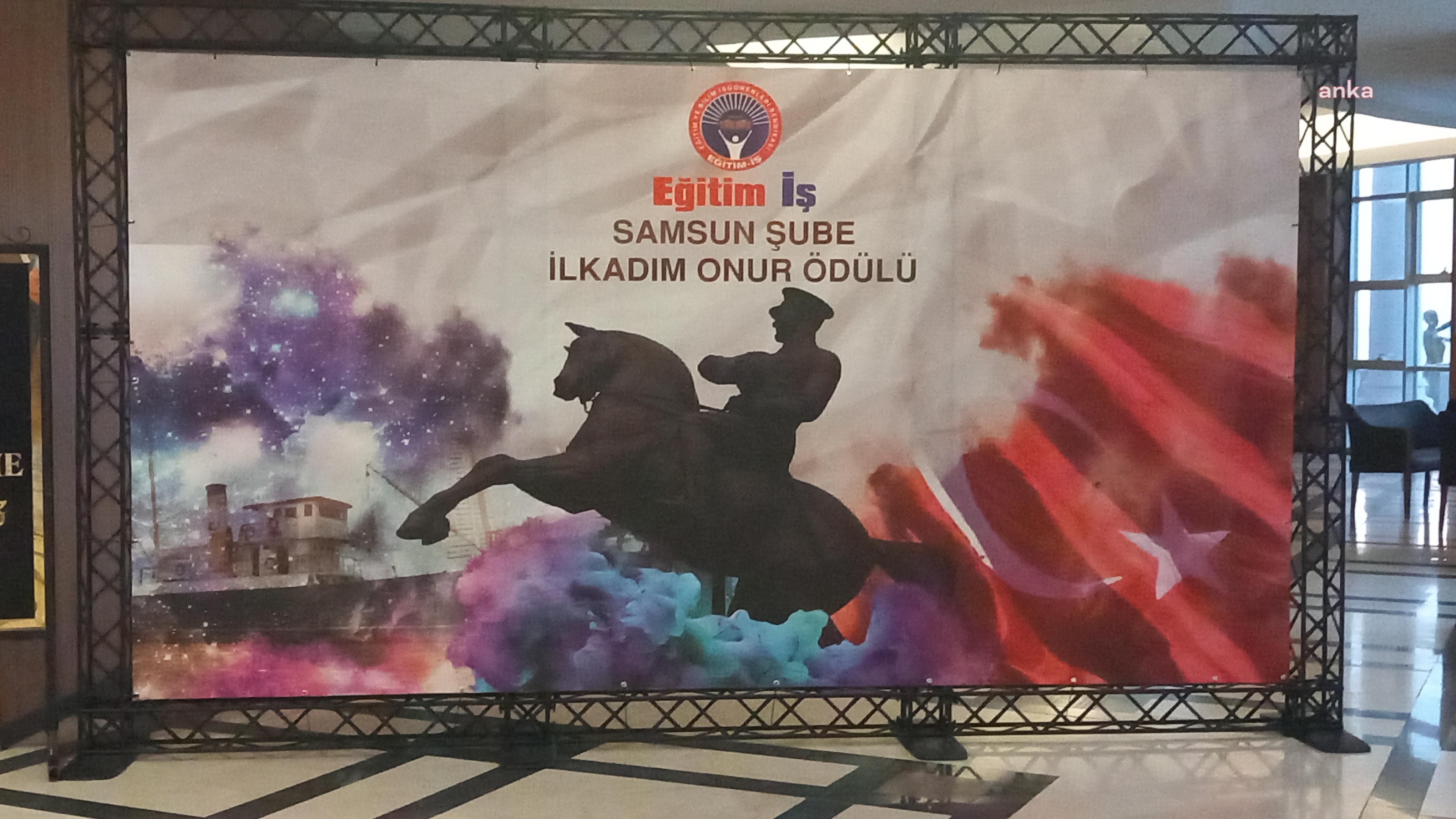 EĞİTİM-İŞ SAMSUN ŞUBESİ'NİN GELENEKSEL İLKADIM ONUR ÖDÜLÜ YAZAR SUNAY AKIN’A VERİLDİ