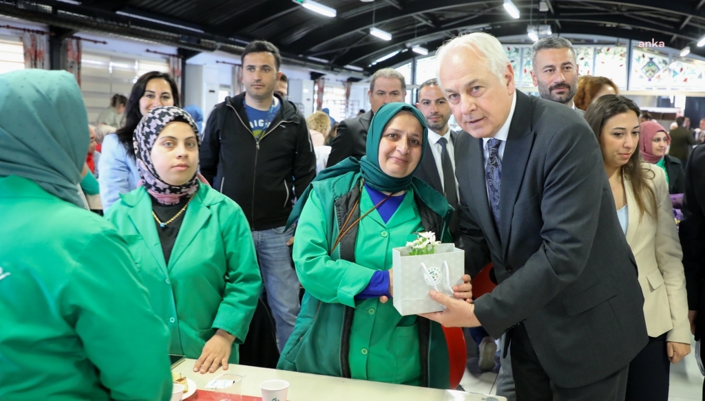 BEYKOZ BELEDİYE BAŞKANI KÖSELER, KADIN PERSONELİN ANNELER GÜNÜ’NÜ KUTLADI