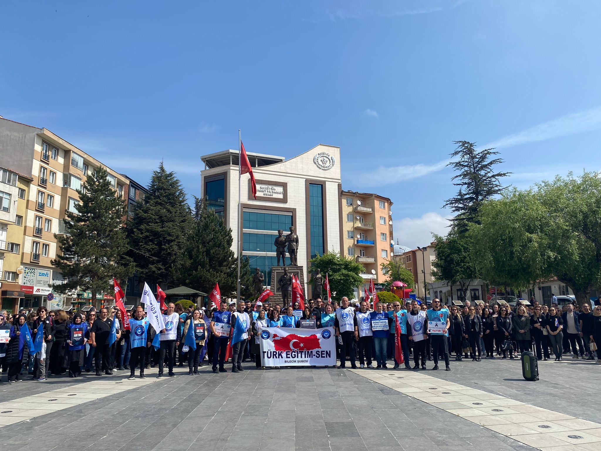 BİLECİK'TE ÖĞRETMENLER İBRAHİM OKTUGAN İÇİN TOPLANDI