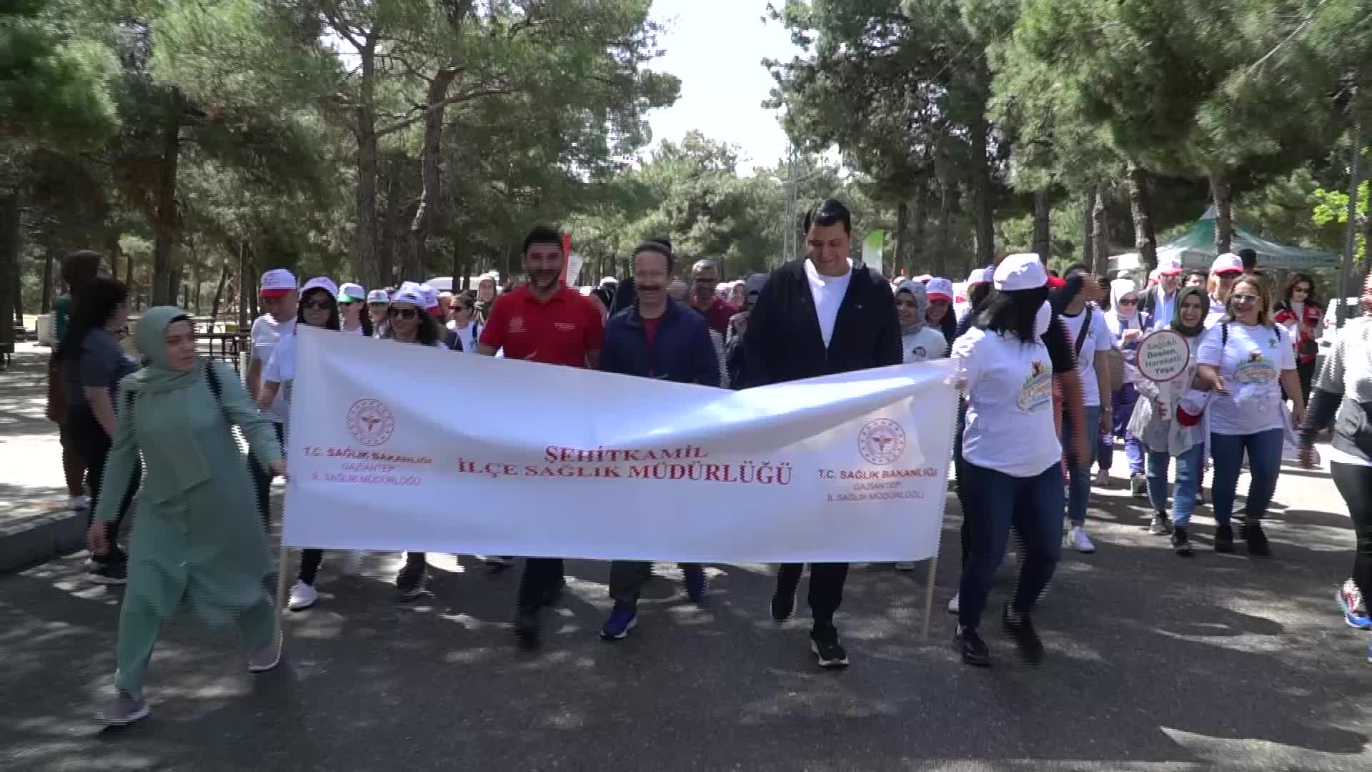 ŞEHİTKAMİL BELEDİYE BAŞKANI YILMAZ, SAĞLIKLI YAŞAMI TEŞVİK İÇİN YÜRÜDÜ