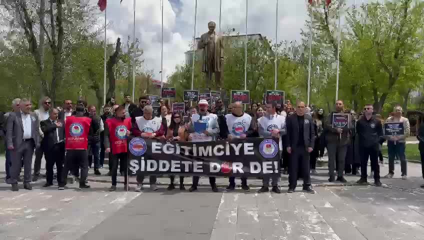 ARDAHAN’DA ÖĞRETMENLER ''ŞİDDETE HAYIR'' DEDİ