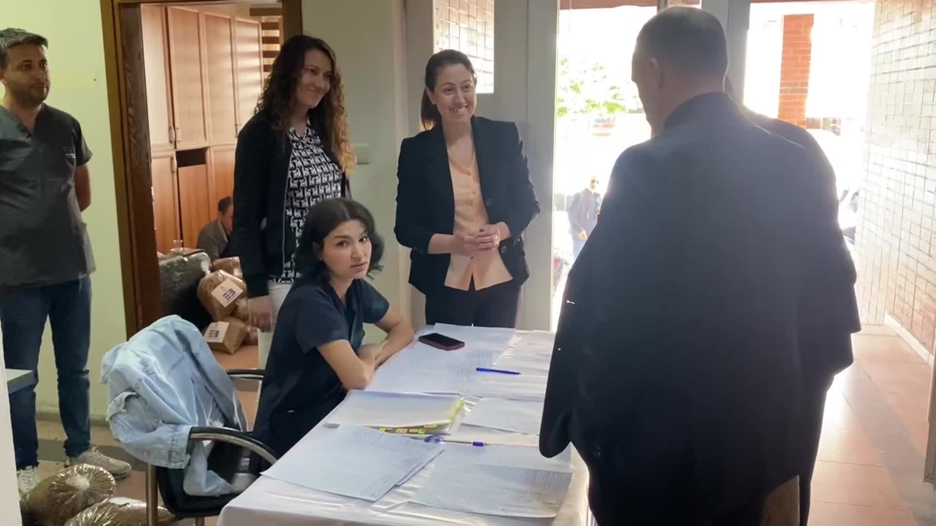 EDREMİT BELEDİYESİ’NDEN CAN DOSTLAR İÇİN ÜCRETSİZ MAMA DAĞITIMI