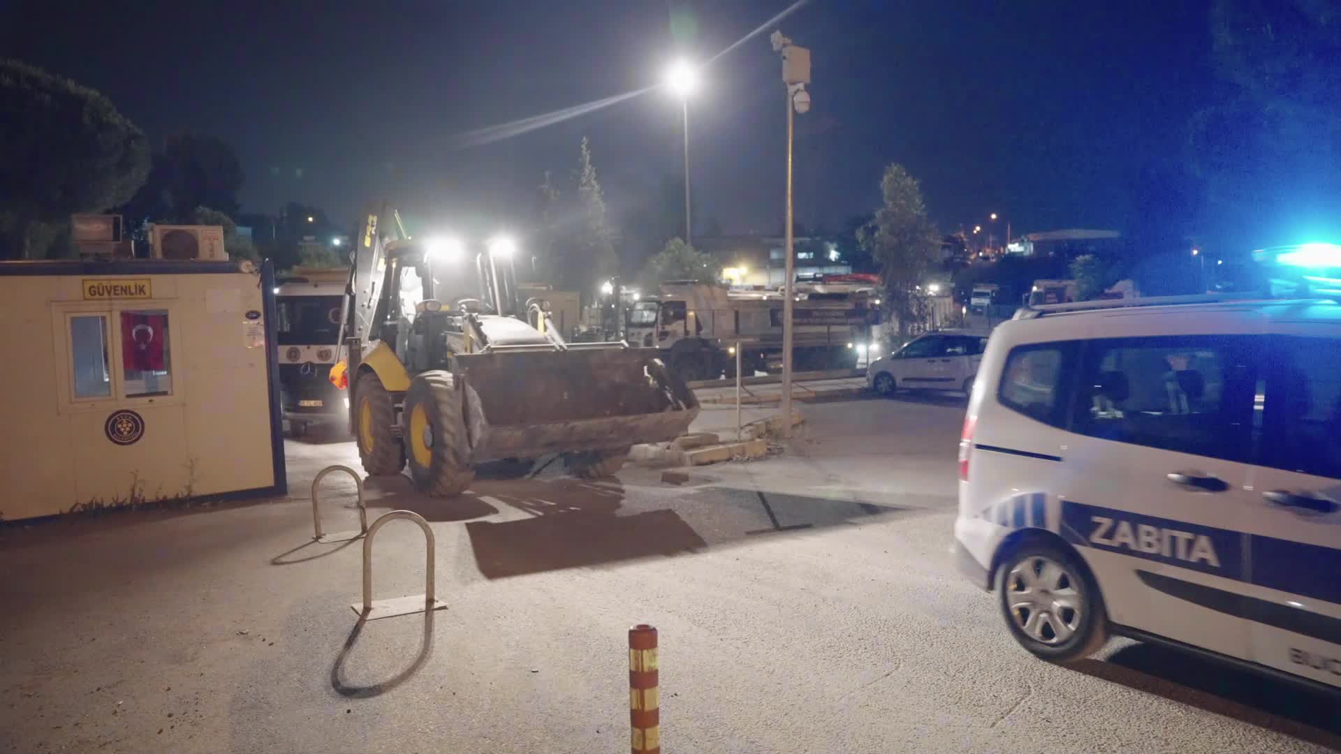 BUCA BELEDİYESİ'NDEN 'MOLOZLA MÜCADELE SEFERBERLİĞİ'